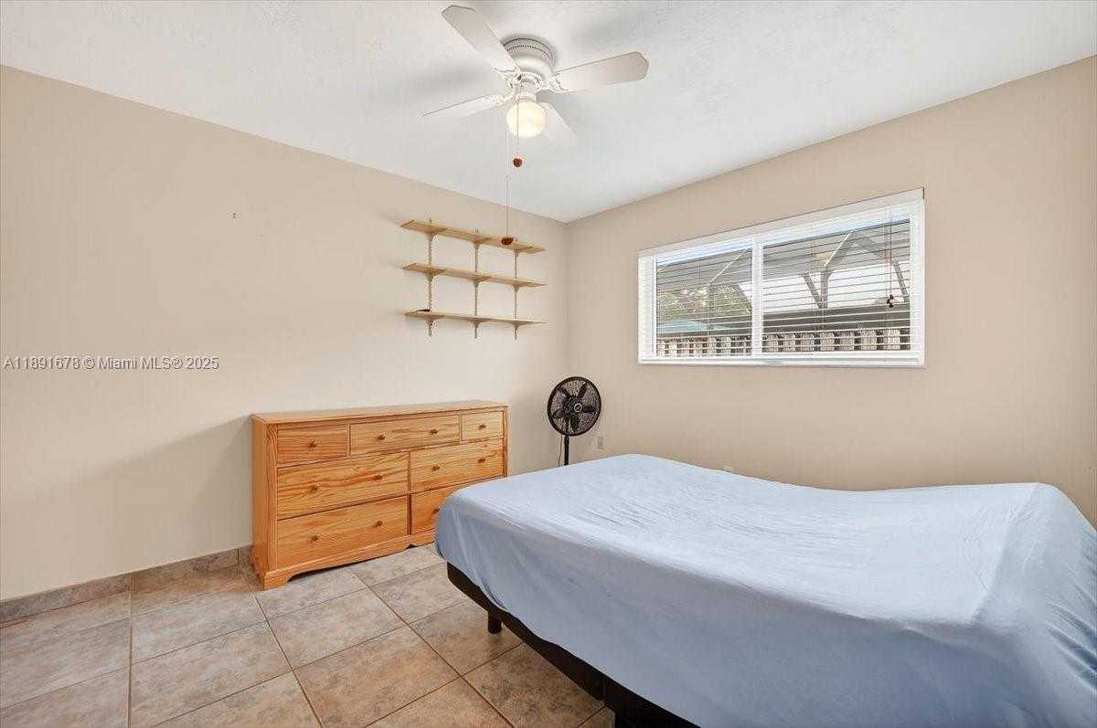 Small Image of 1621 NORTH WEST 110TH TER, Pembroke Pines Number 16