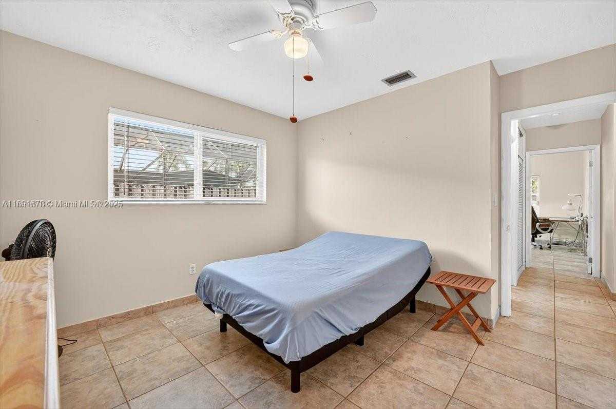 Small Image of 1621 NORTH WEST 110TH TER, Pembroke Pines Number 17