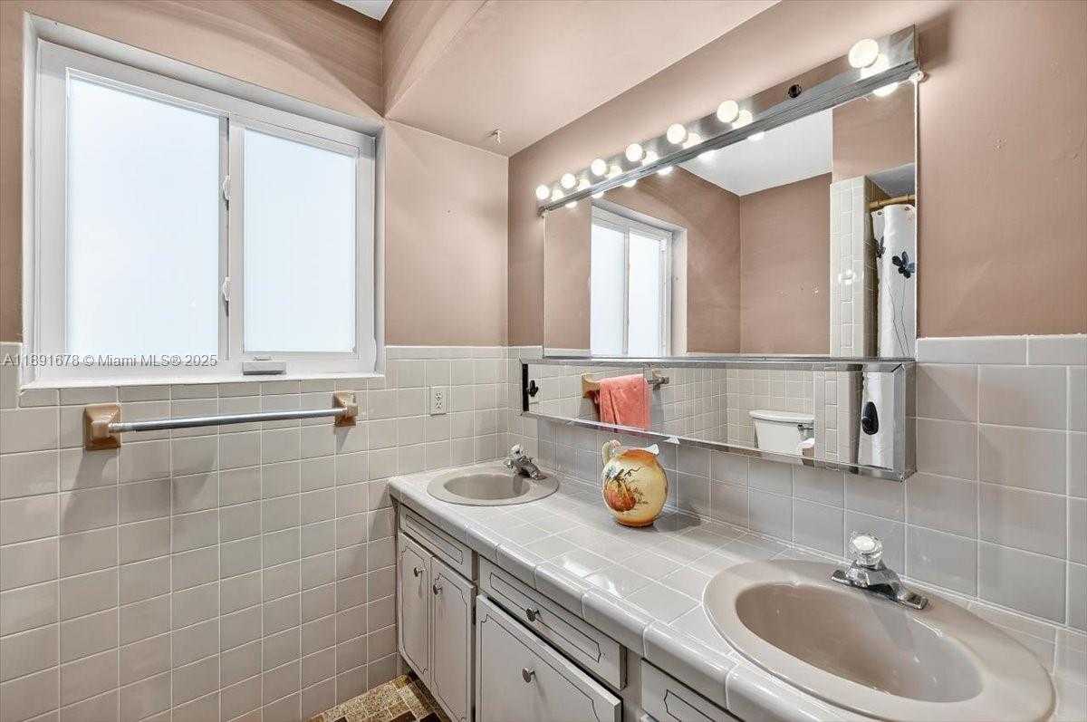 Small Image of 1621 NORTH WEST 110TH TER, Pembroke Pines Number 19