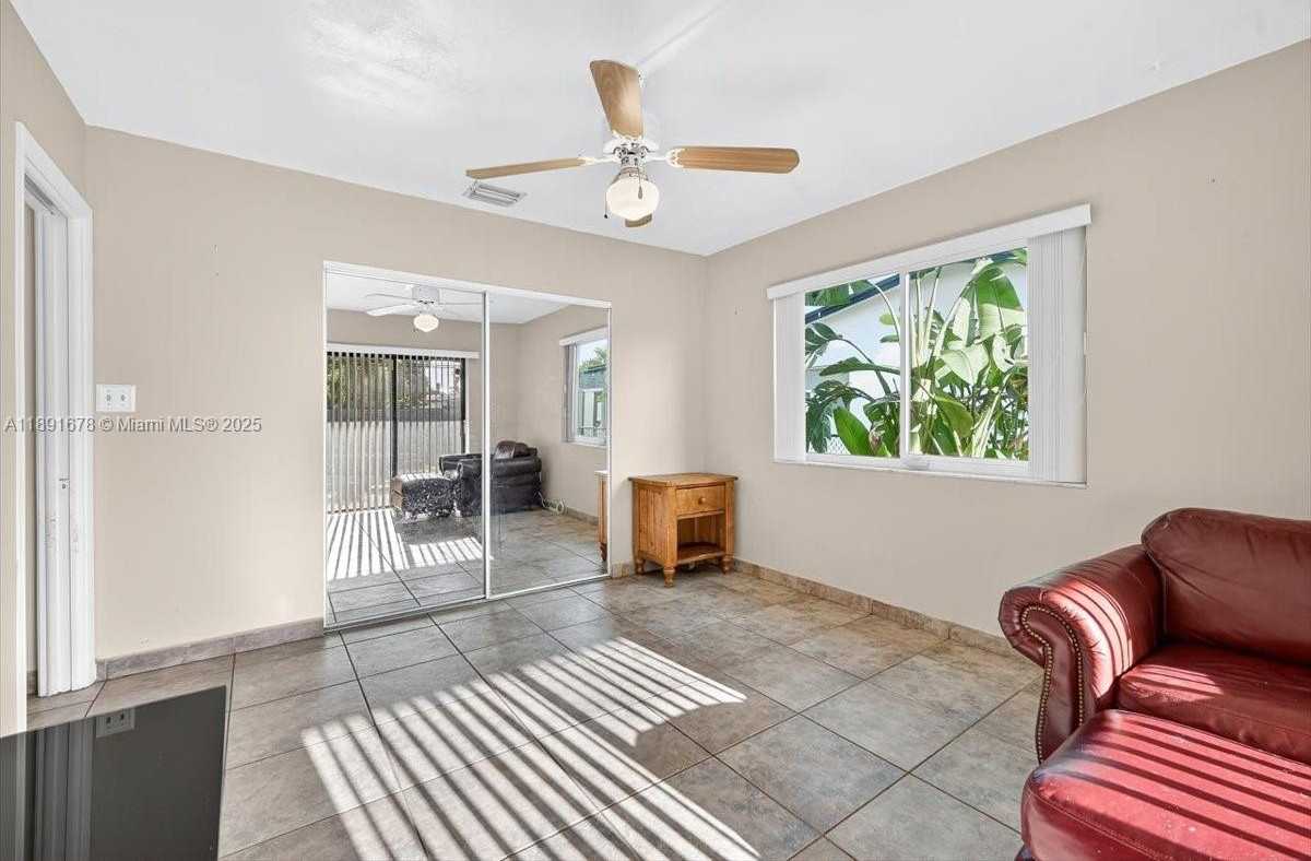 Small Image of 1621 NORTH WEST 110TH TER, Pembroke Pines Number 22