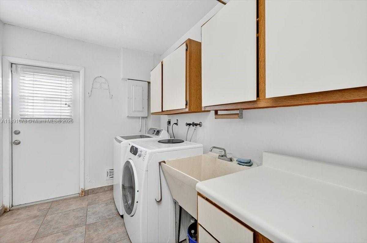 Small Image of 1621 NORTH WEST 110TH TER, Pembroke Pines Number 24