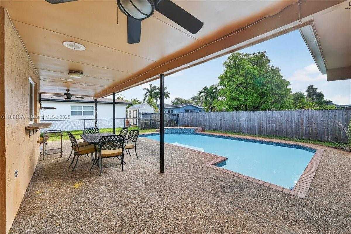 Small Image of 1621 NORTH WEST 110TH TER, Pembroke Pines Number 25