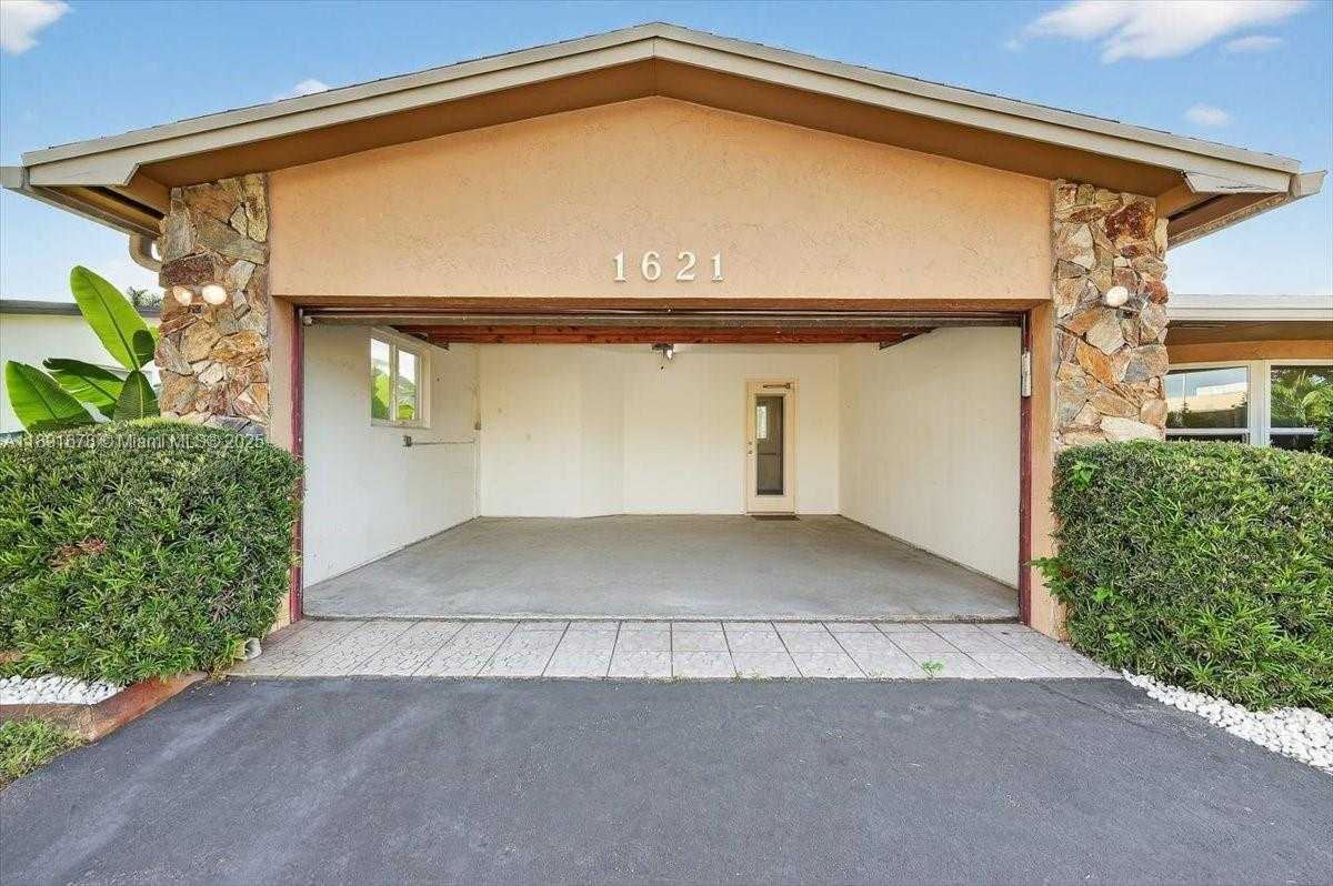 Small Image of 1621 NORTH WEST 110TH TER, Pembroke Pines Number 28