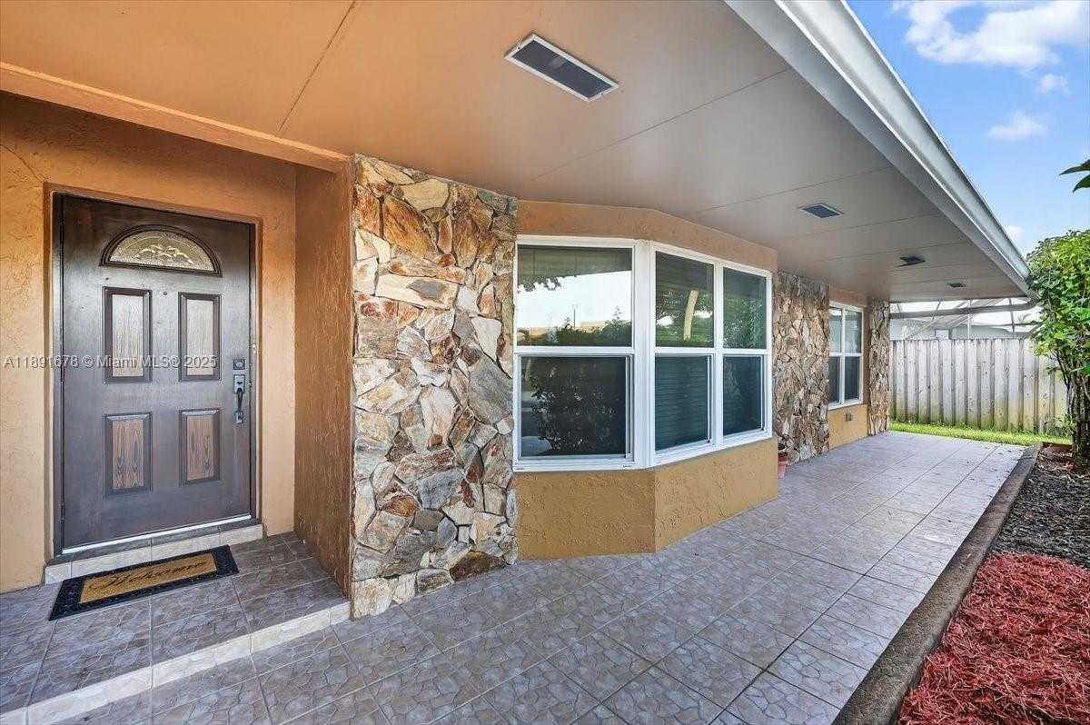 Small Image of 1621 NORTH WEST 110TH TER, Pembroke Pines Number 4
