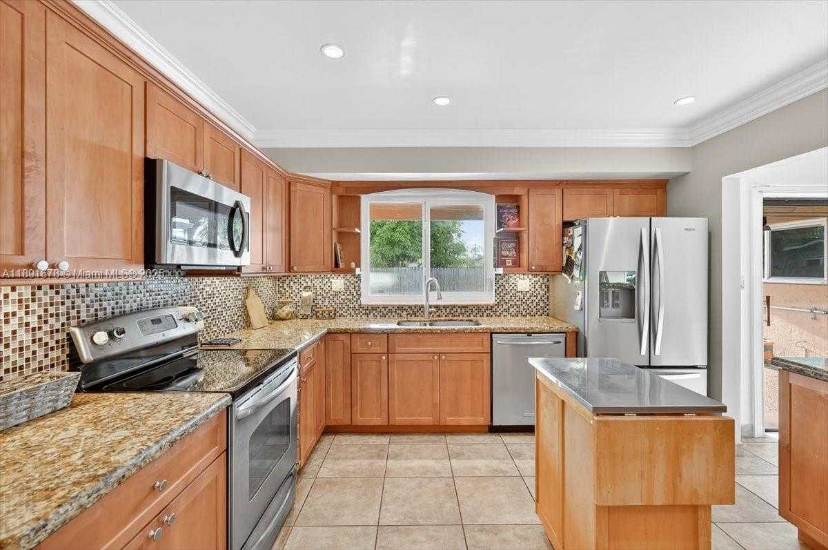 Small Image of 1621 NORTH WEST 110TH TER, Pembroke Pines Number 9