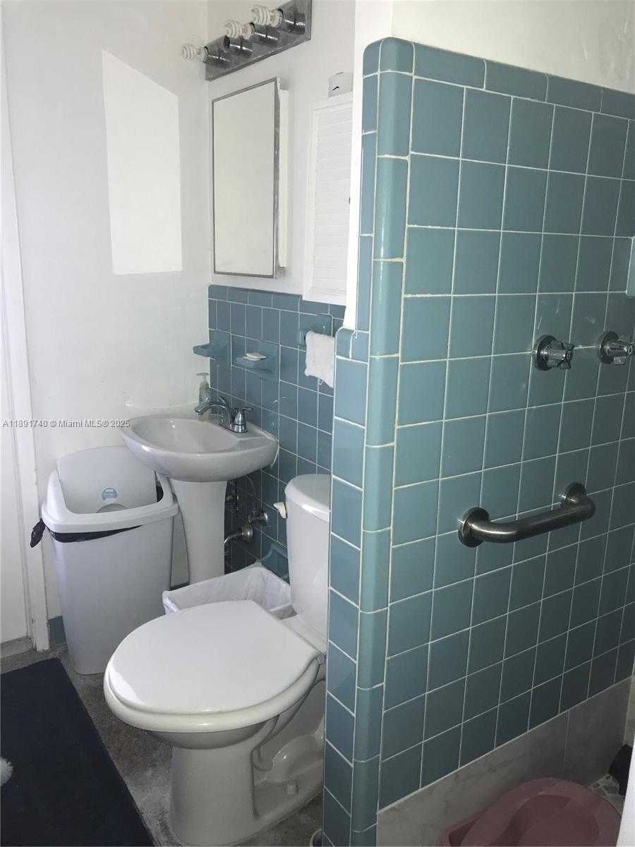 Small Image of Miramar Number 8