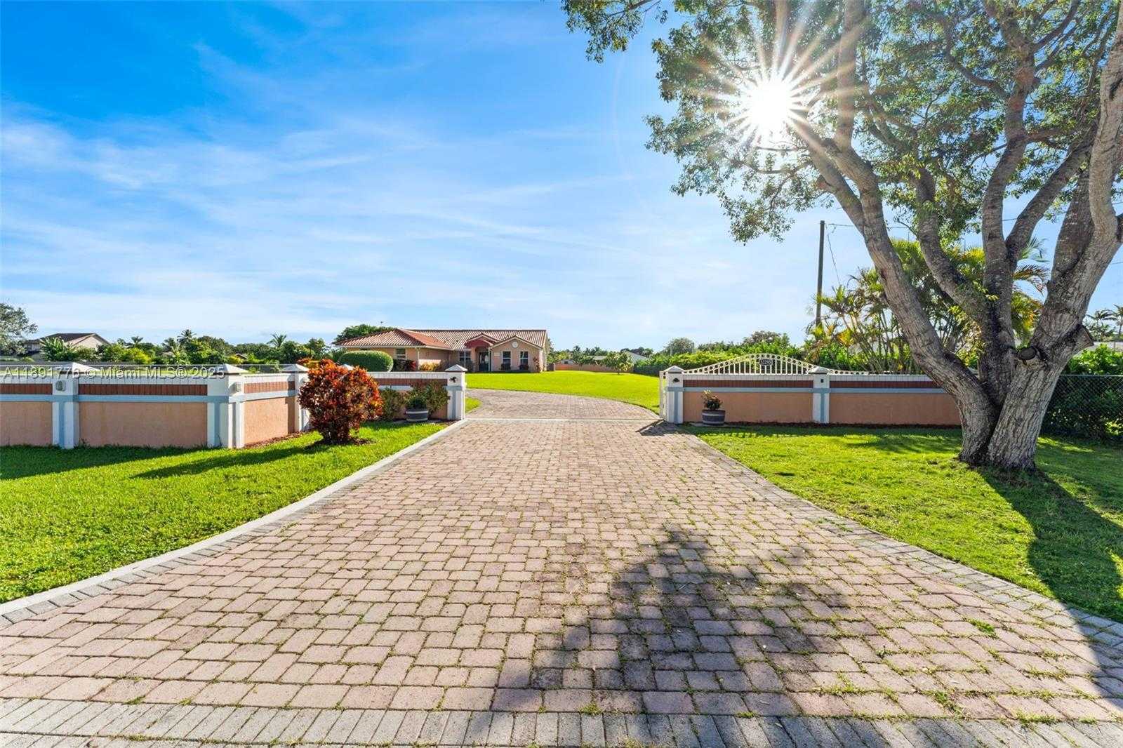 Small Image of 32295 SOUTH WEST 202ND AVE, Homestead Number 3
