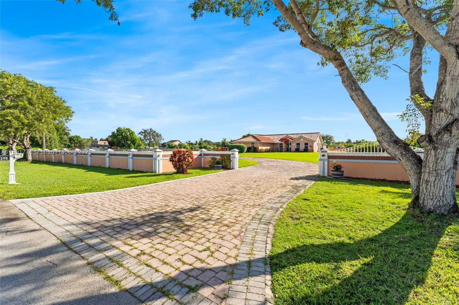 Small Image of 32295 SOUTH WEST 202ND AVE, Homestead Number 4