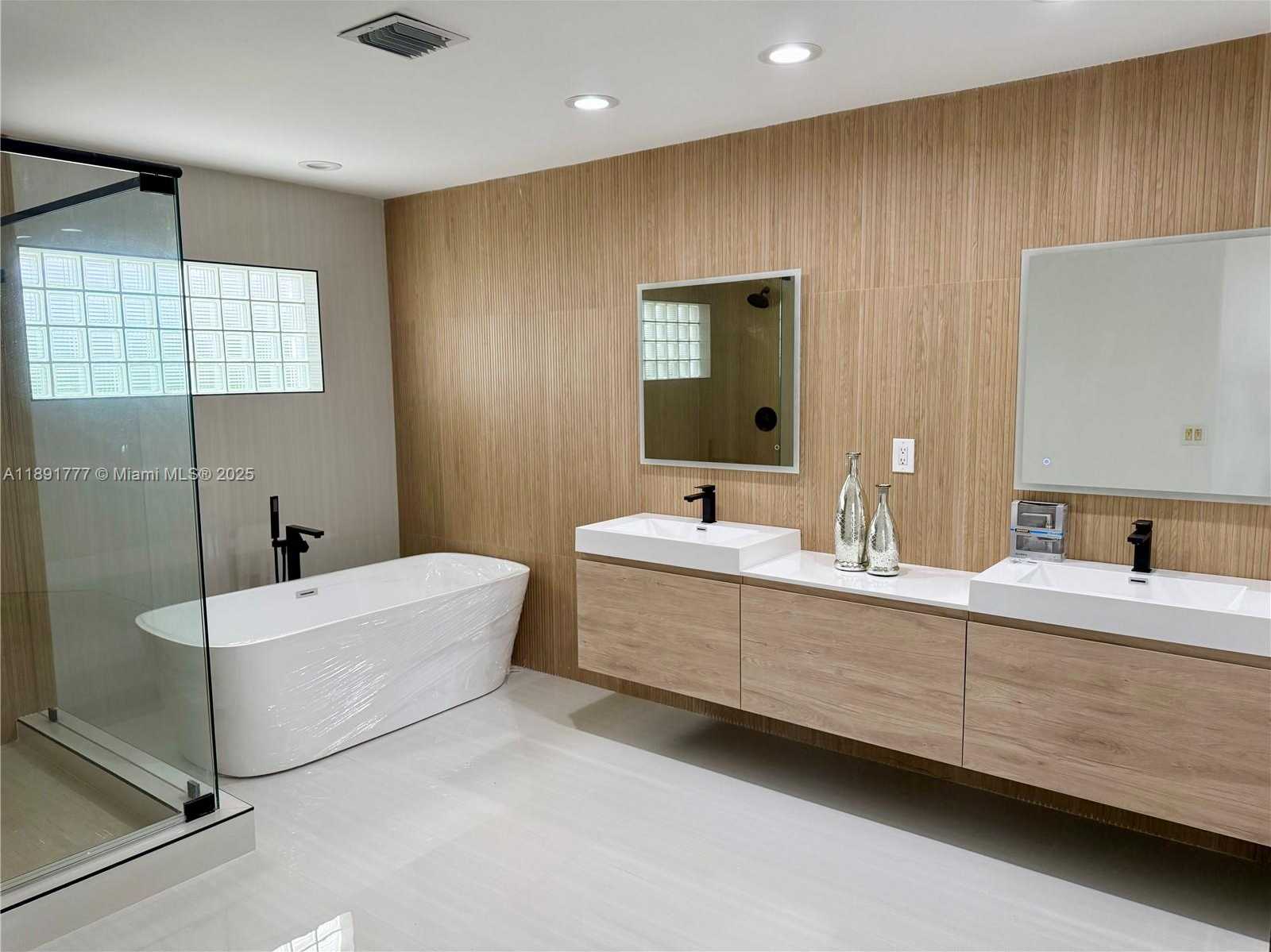 Small Image of 3030 NORTH EAST 42ND ST, Fort Lauderdale Number 21