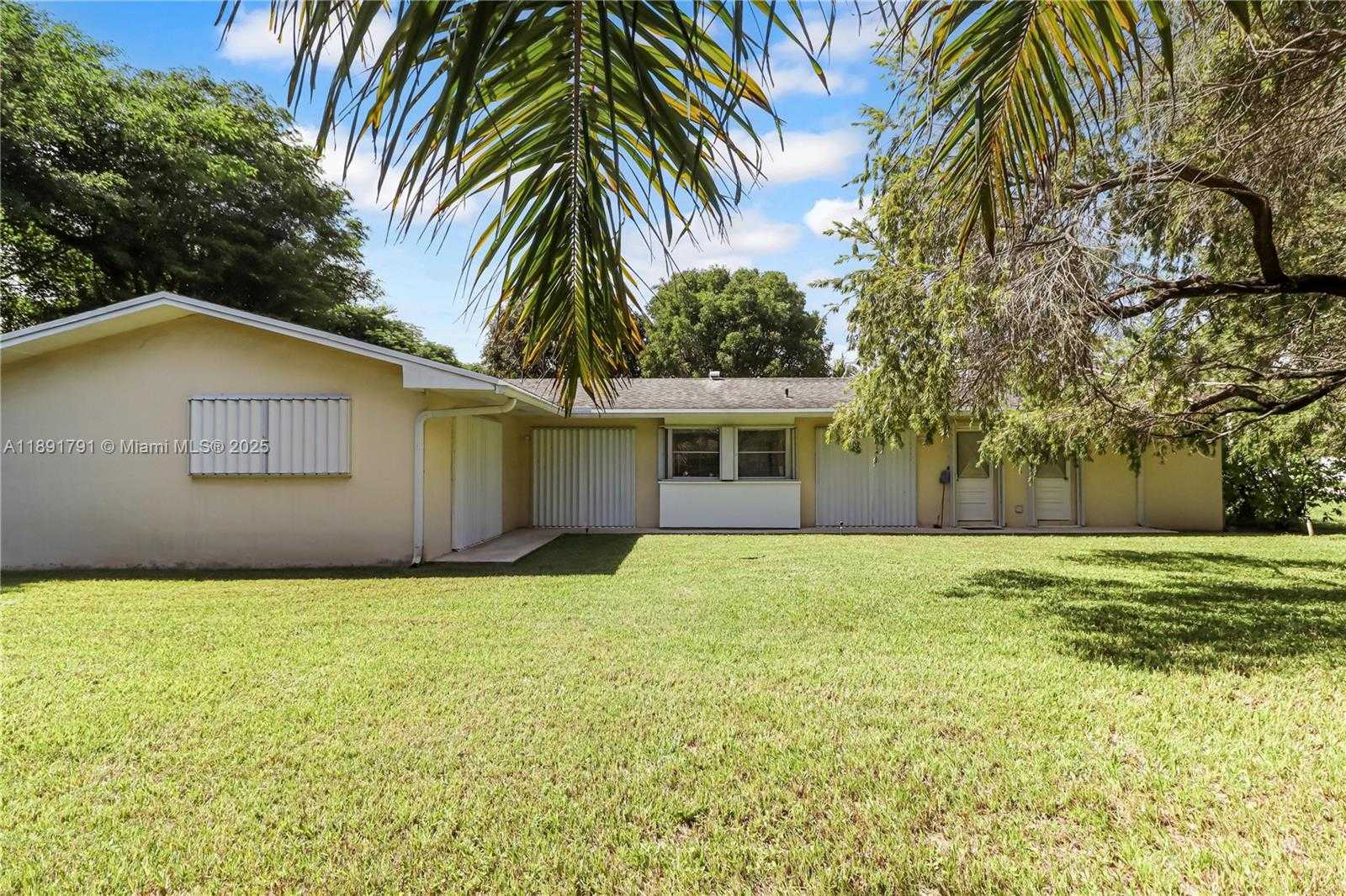 Small Image of 18401 SOUTH WEST 86TH CT, Cutler Bay Number 2