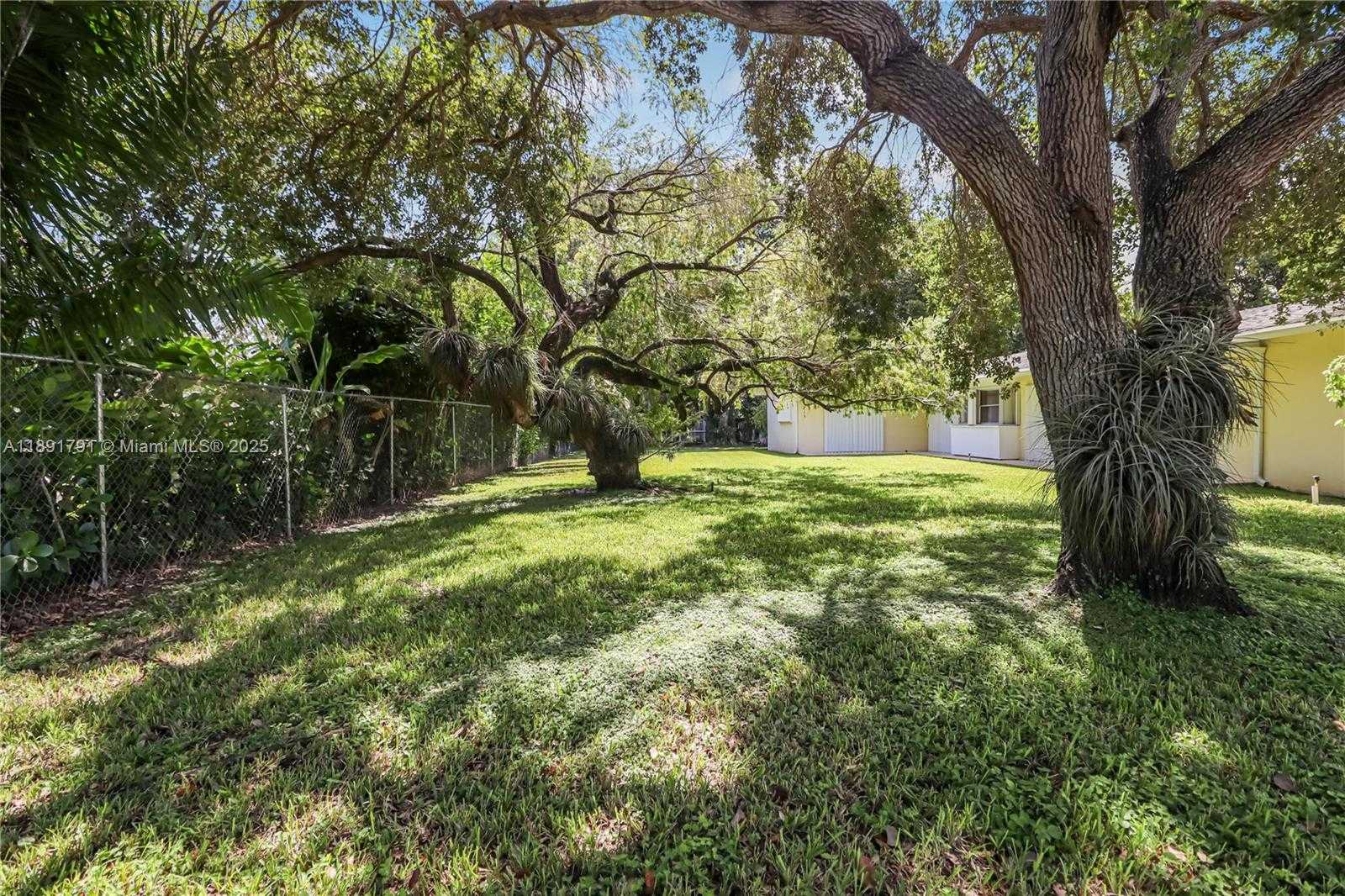 Small Image of 18401 SOUTH WEST 86TH CT, Cutler Bay Number 24