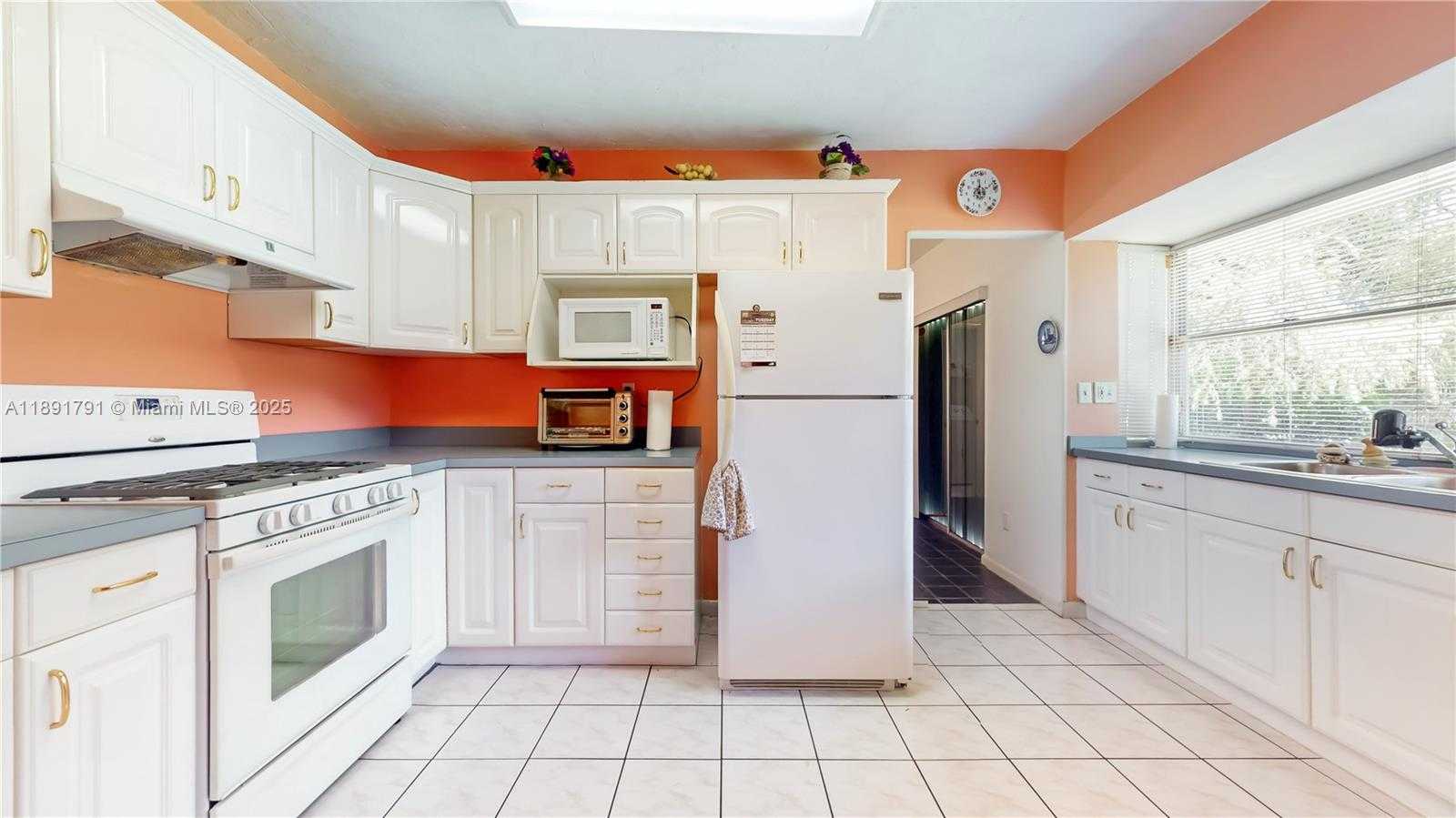 Small Image of 18401 SOUTH WEST 86TH CT, Cutler Bay Number 6