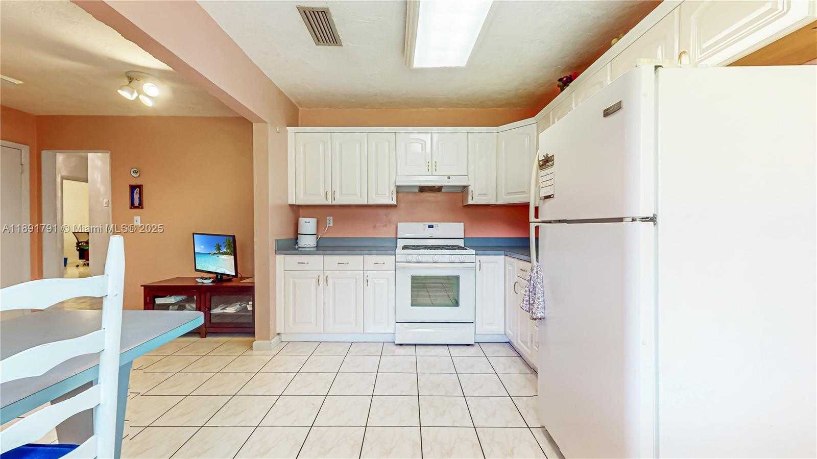 Small Image of 18401 SOUTH WEST 86TH CT, Cutler Bay Number 7