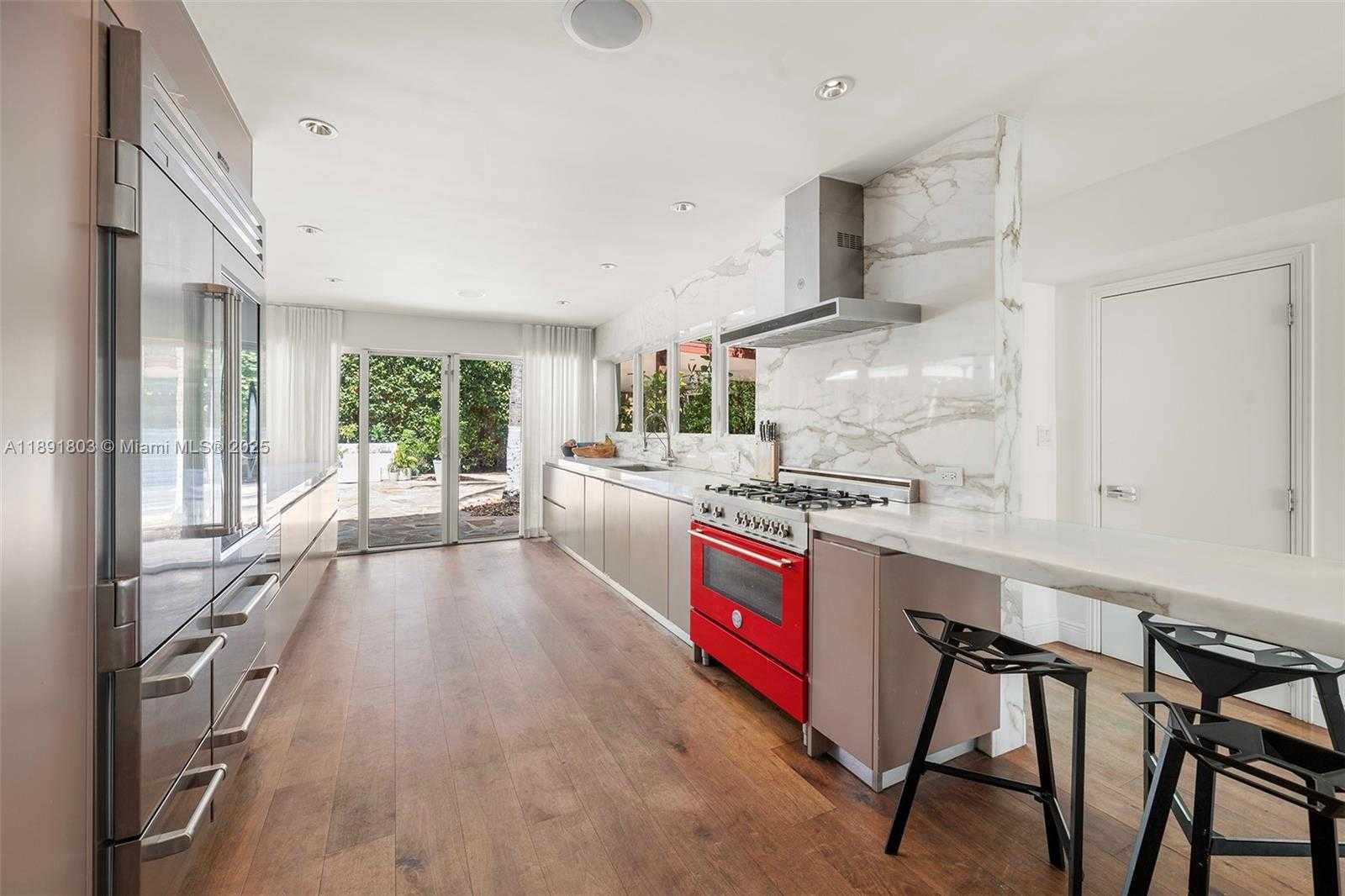 Small Image of 2701 NORTH BAY RD, Miami Beach Number 16