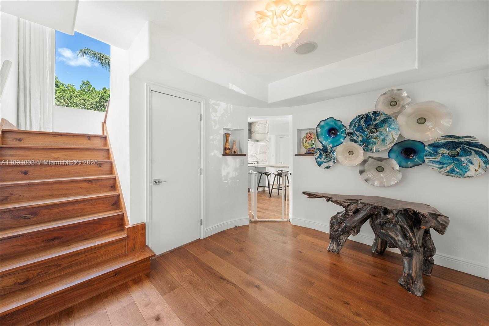 Small Image of 2701 NORTH BAY RD, Miami Beach Number 19