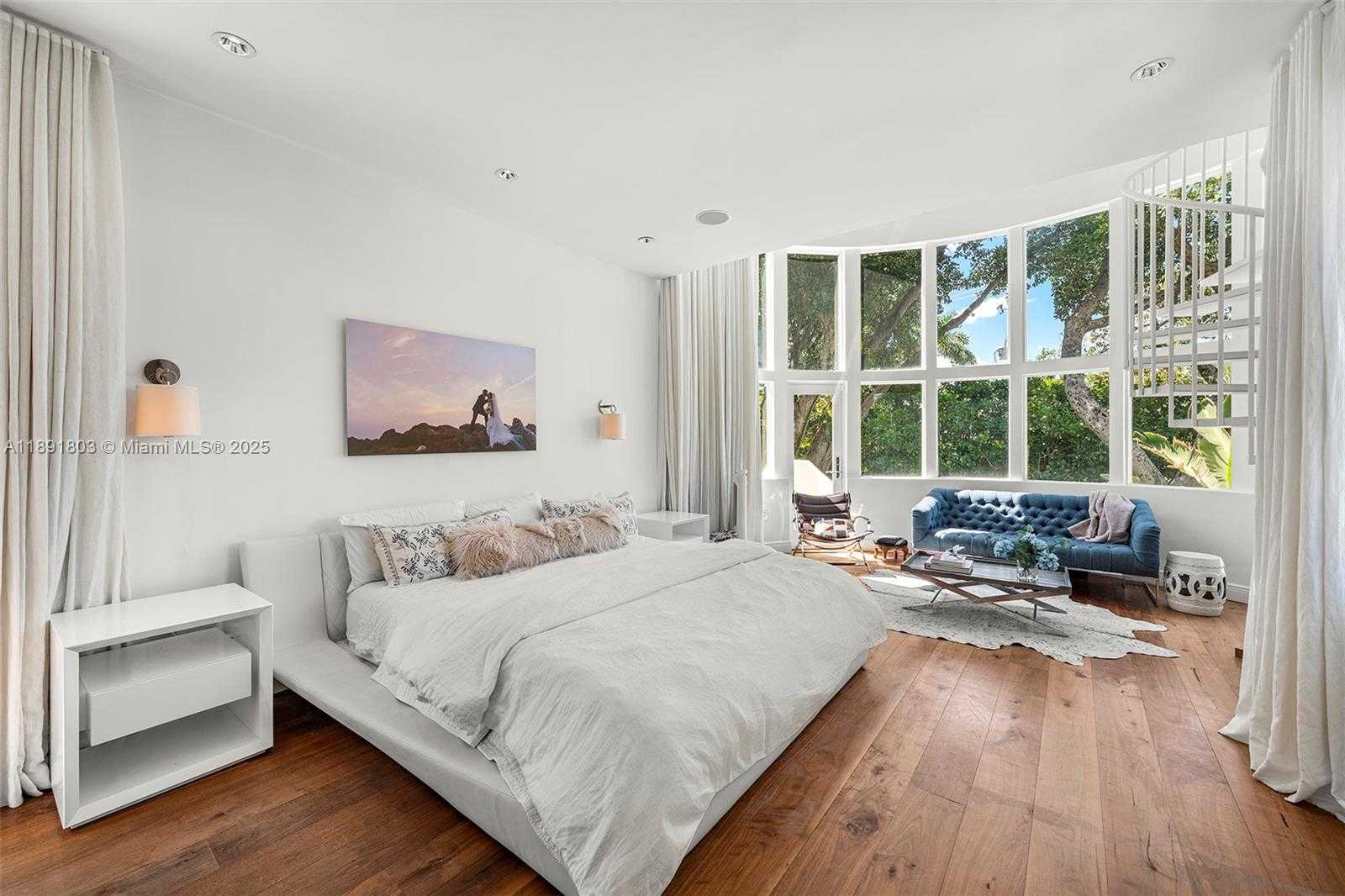 Small Image of 2701 NORTH BAY RD, Miami Beach Number 20