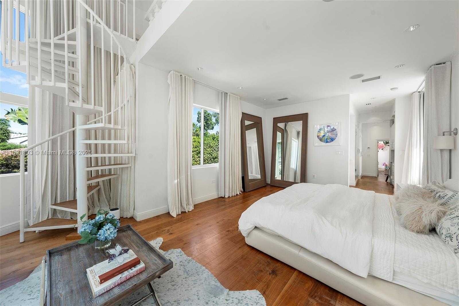 Small Image of 2701 NORTH BAY RD, Miami Beach Number 23