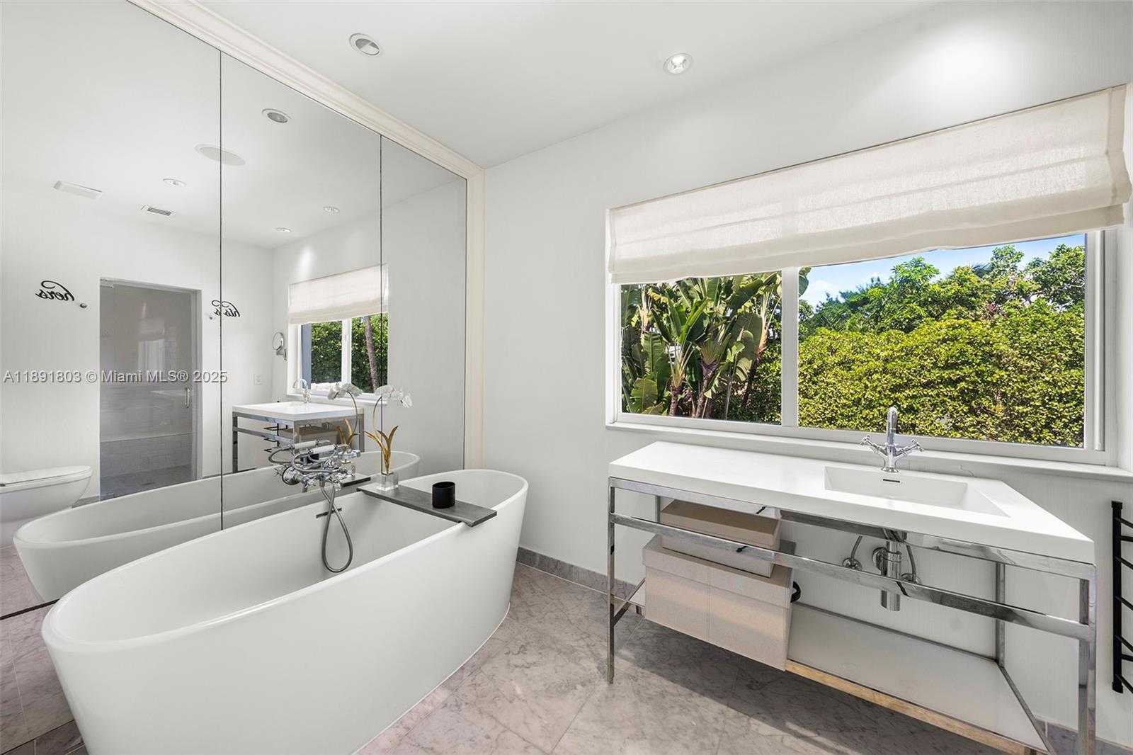 Small Image of 2701 NORTH BAY RD, Miami Beach Number 25