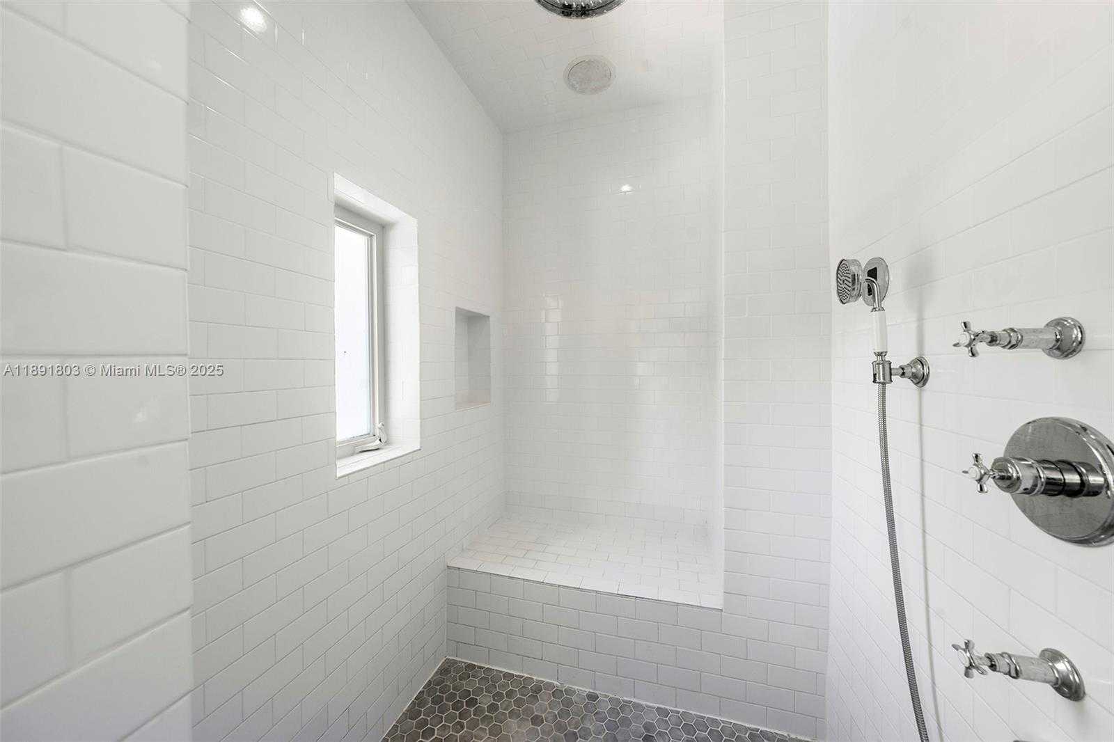 Small Image of 2701 NORTH BAY RD, Miami Beach Number 26