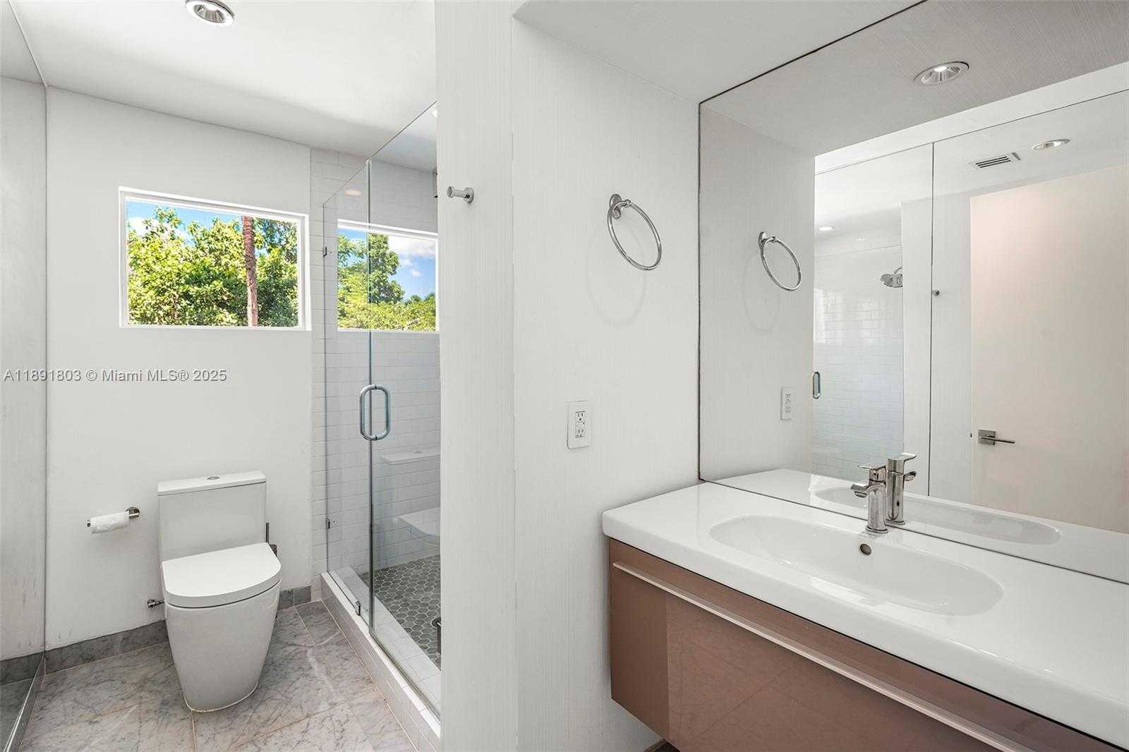 Small Image of 2701 NORTH BAY RD, Miami Beach Number 30