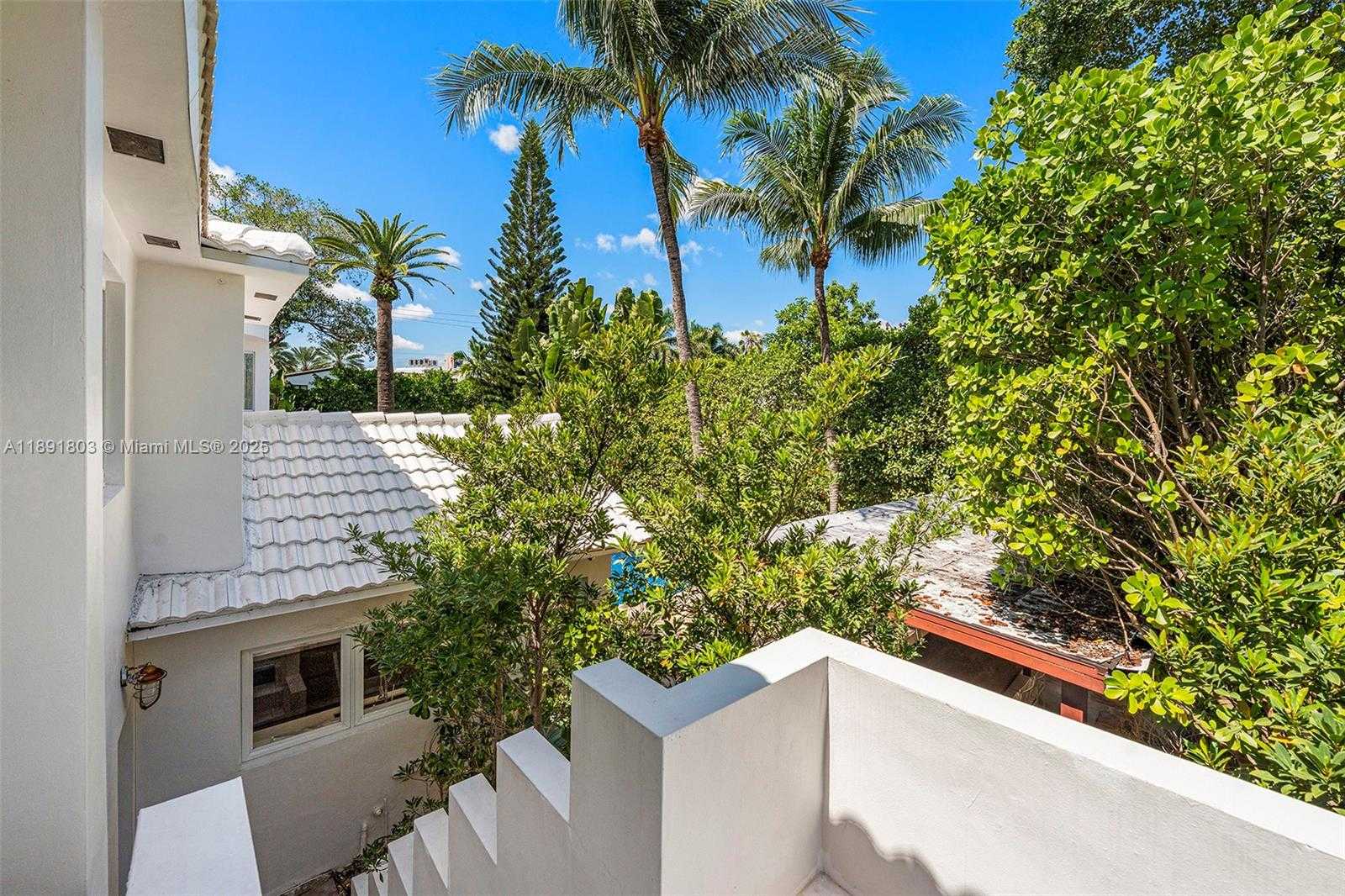 Small Image of 2701 NORTH BAY RD, Miami Beach Number 35