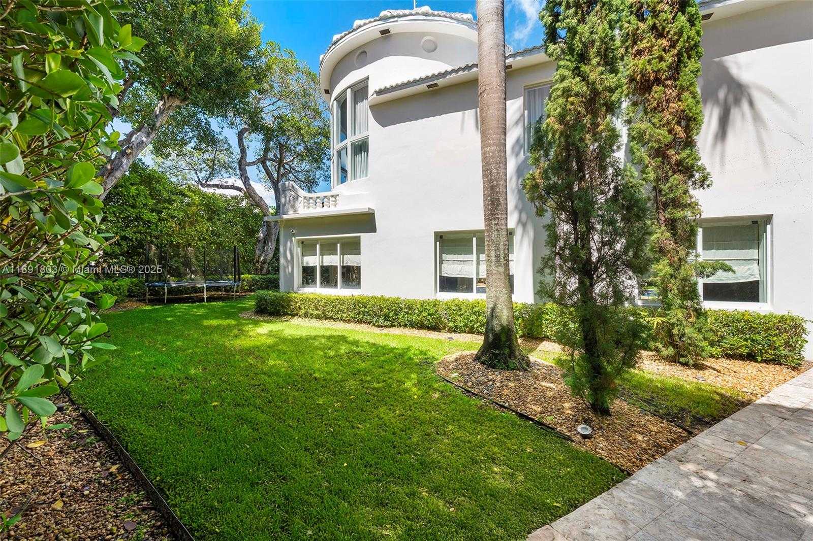 Small Image of 2701 NORTH BAY RD, Miami Beach Number 36