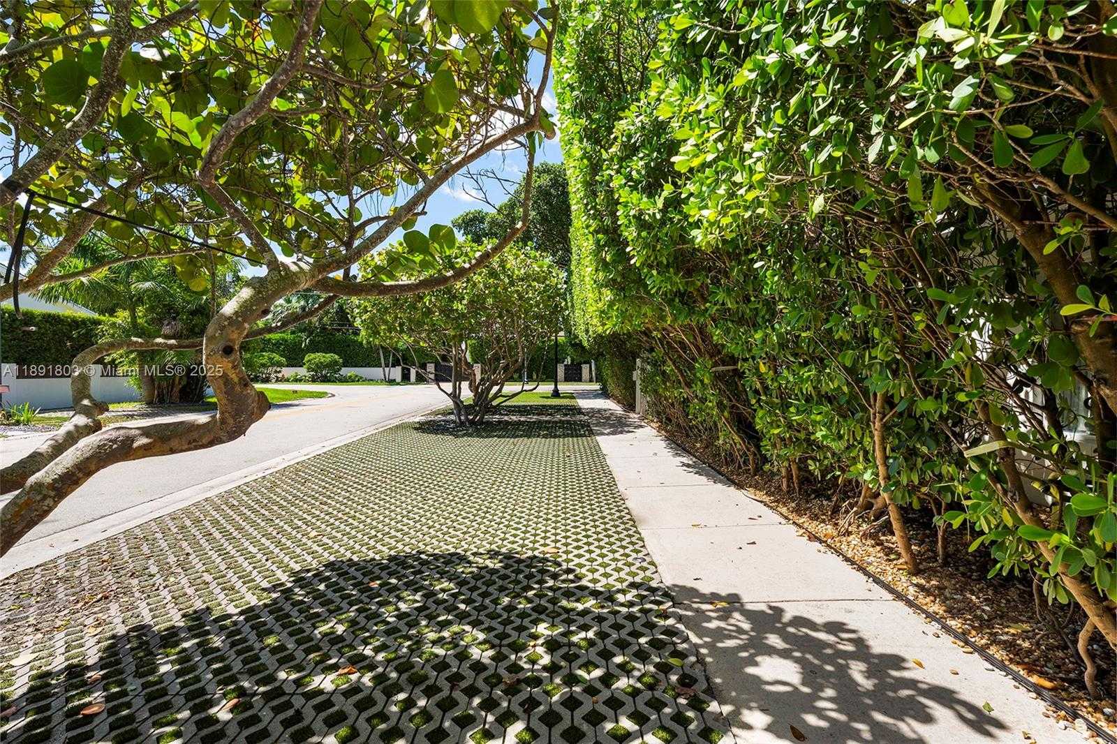 Small Image of 2701 NORTH BAY RD, Miami Beach Number 38