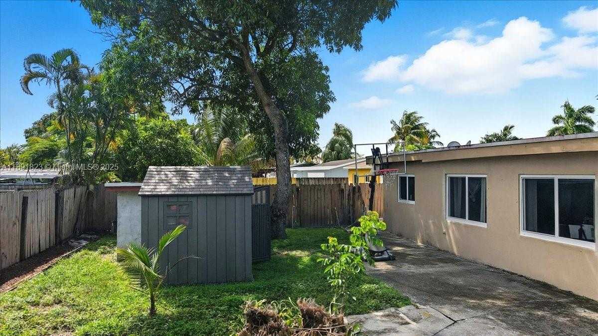 Small Image of 514 SOUTH WEST 72ND TER, North Lauderdale Number 23