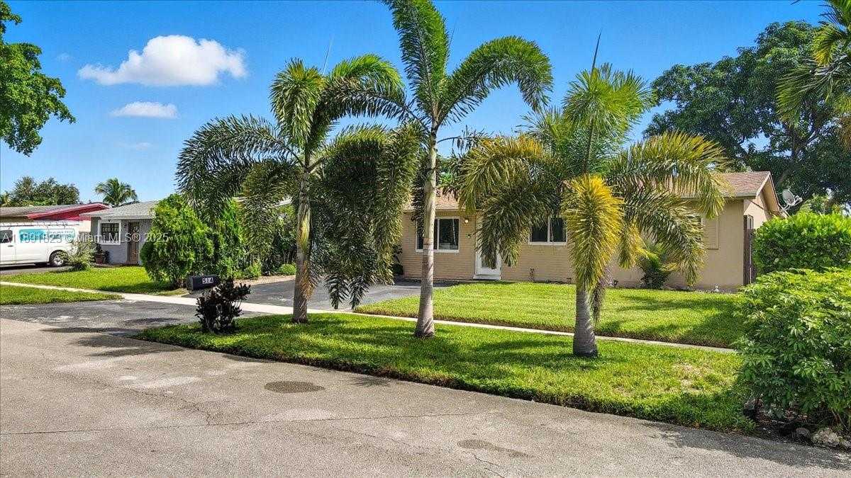 Small Image of 514 SOUTH WEST 72ND TER, North Lauderdale Number 4