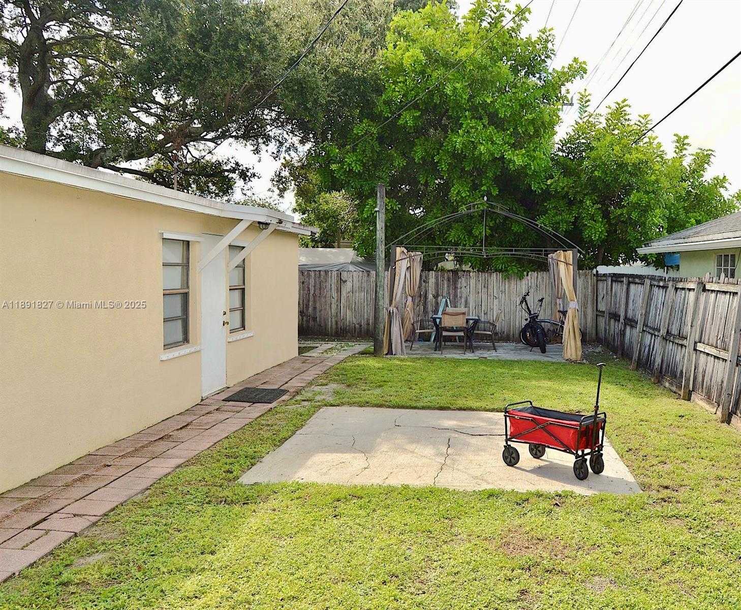 Small Image of 6441 ALLEN ST, Hollywood Number 5