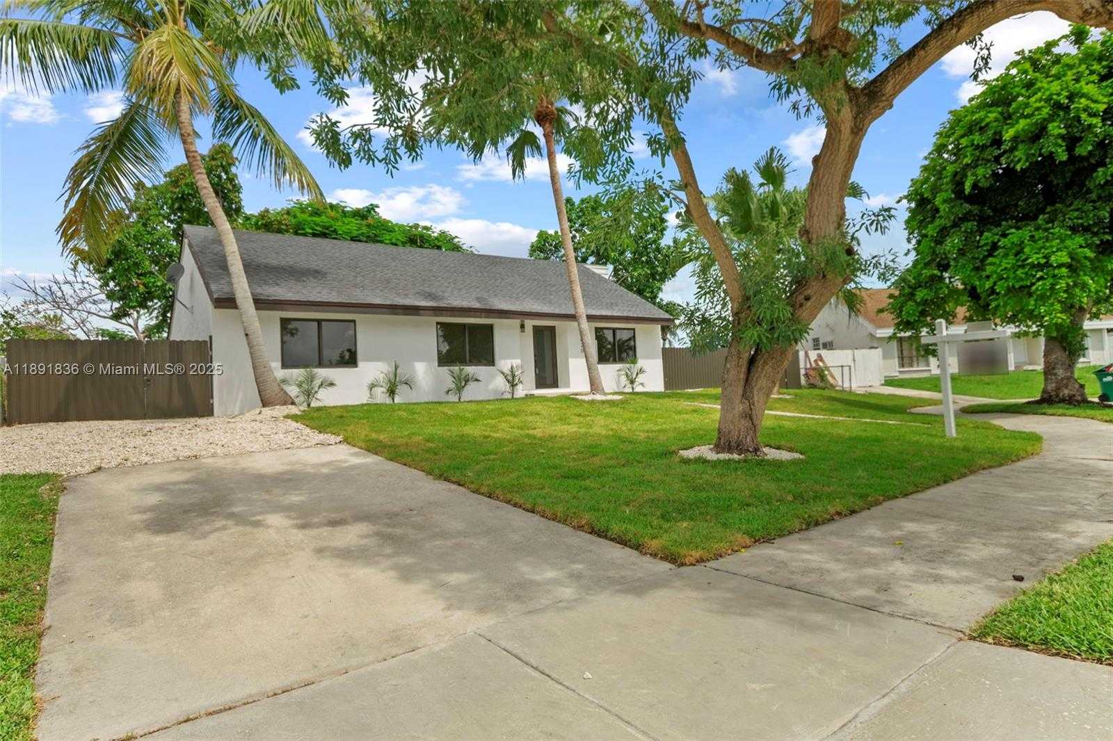 Small Image of 20620 SOUTH WEST 120TH PL, Miami Number 2
