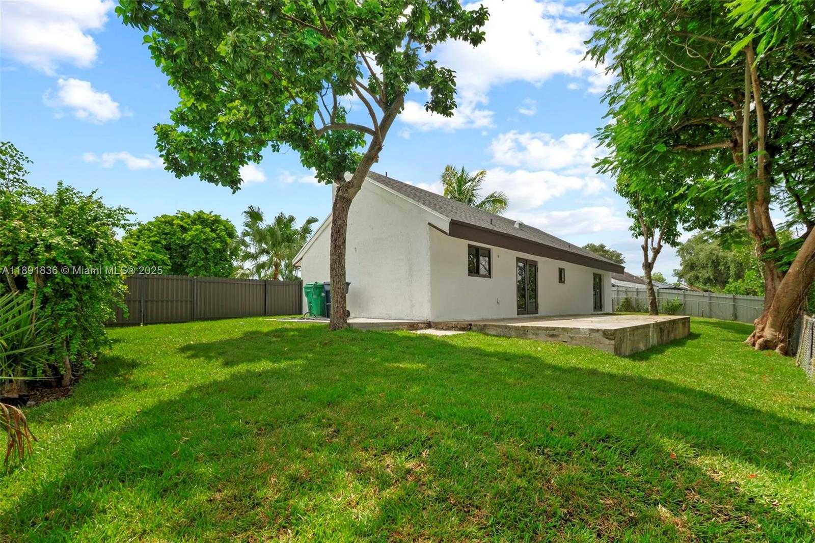 Small Image of 20620 SOUTH WEST 120TH PL, Miami Number 3