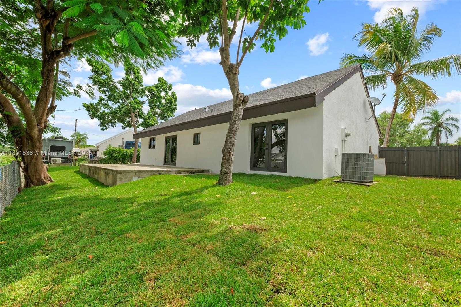 Small Image of 20620 SOUTH WEST 120TH PL, Miami Number 30