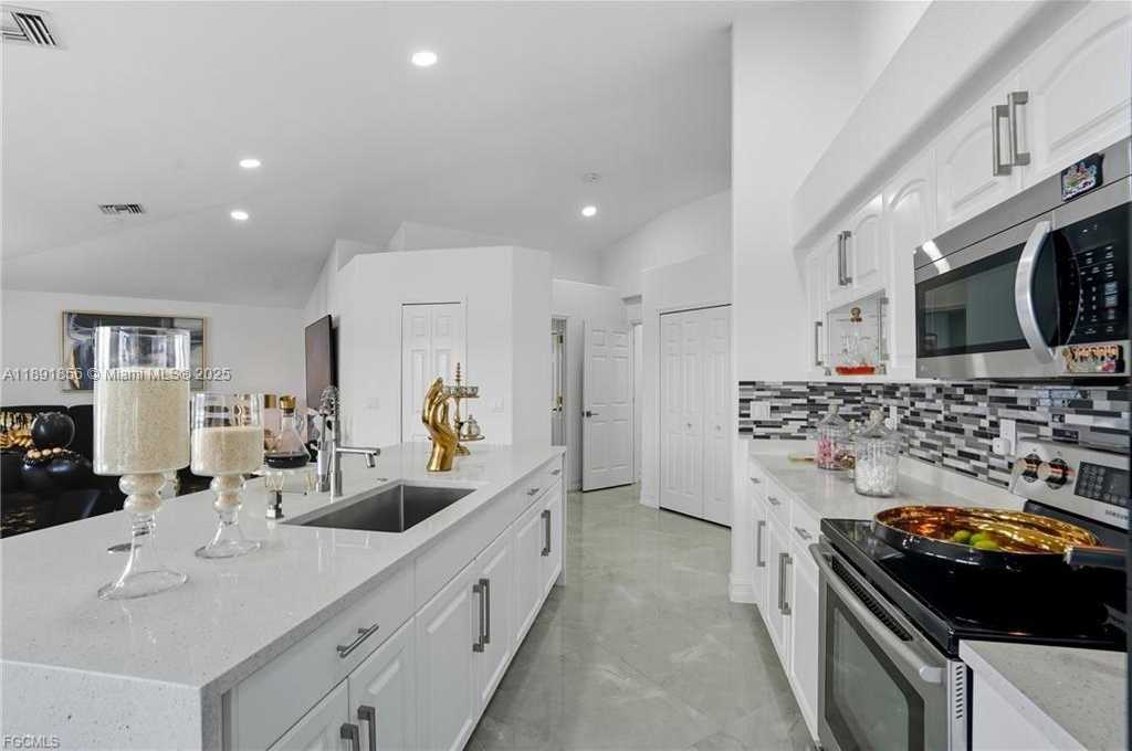 Small Image of 3235 NW 17TH LN, Other City - In The State Of Florida Number 19