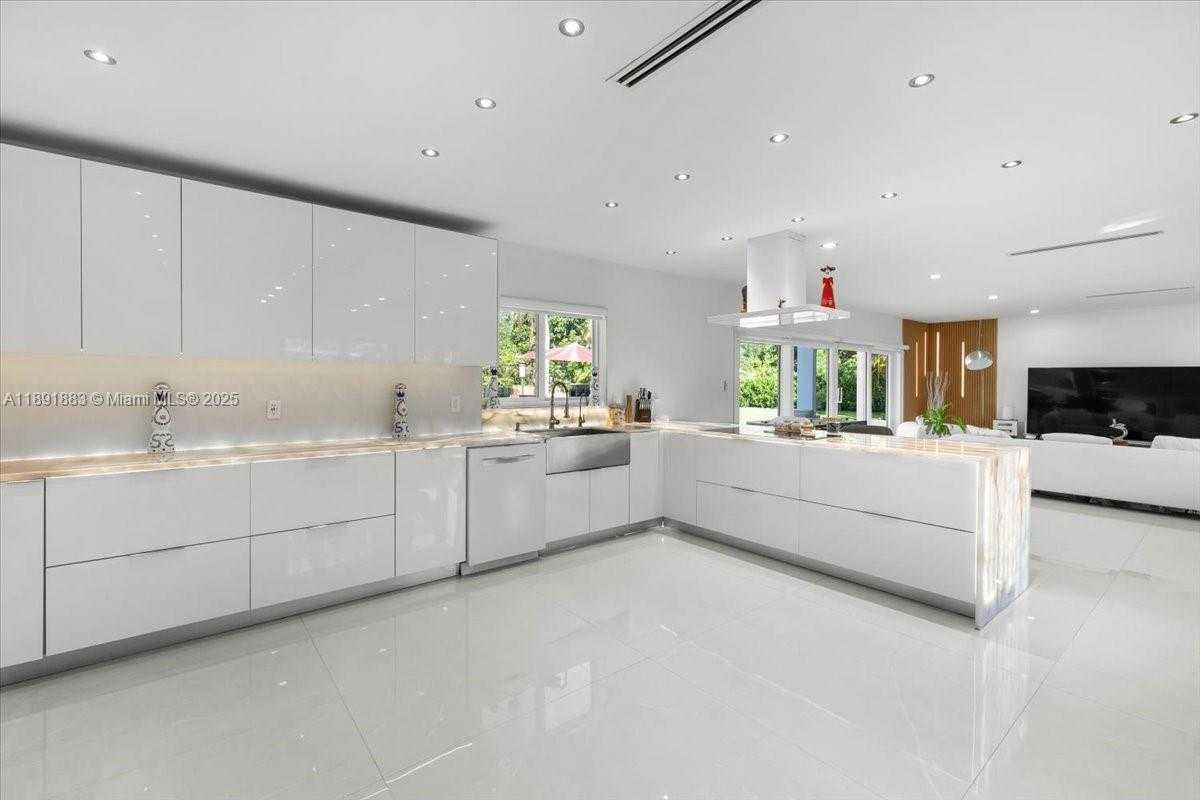Small Image of 7150 SOUTH WEST 77TH PL, Miami Number 10