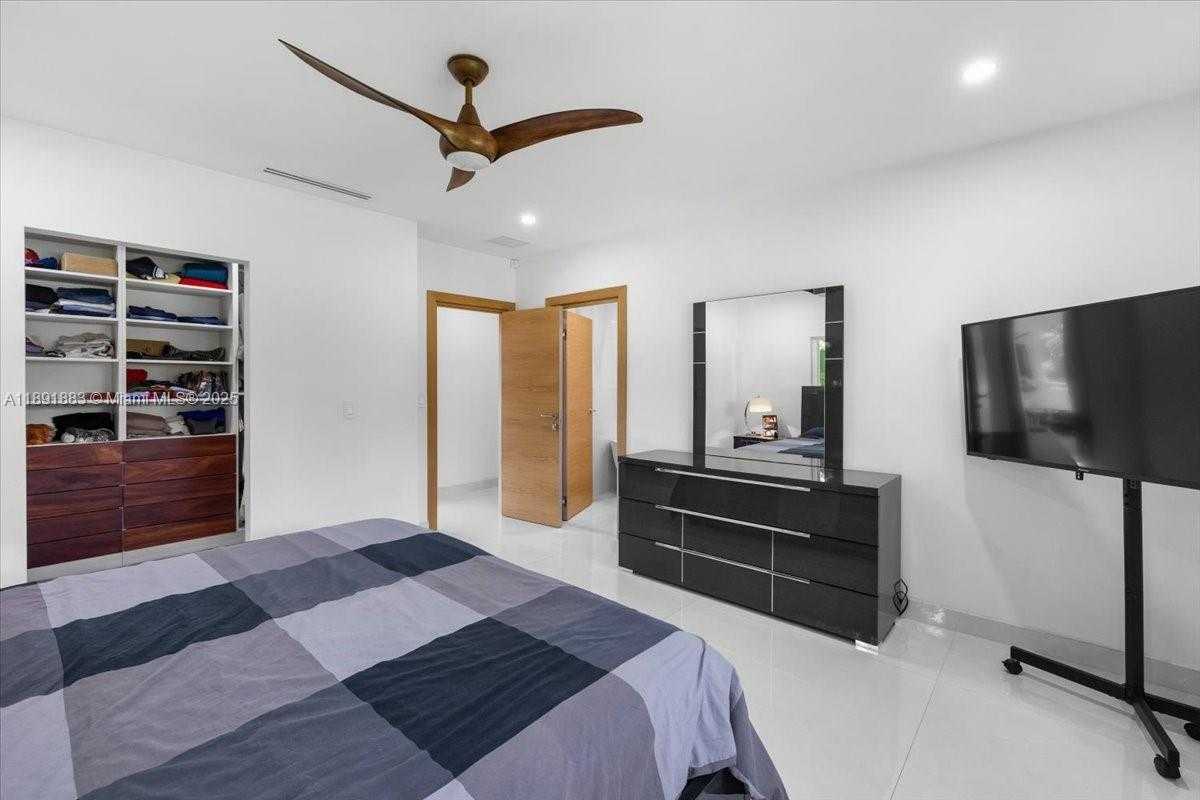 Small Image of 7150 SOUTH WEST 77TH PL, Miami Number 15