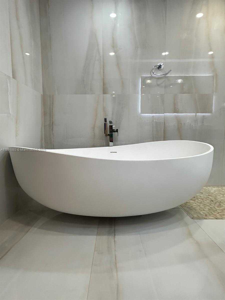 Small Image of 7150 SOUTH WEST 77TH PL, Miami Number 17