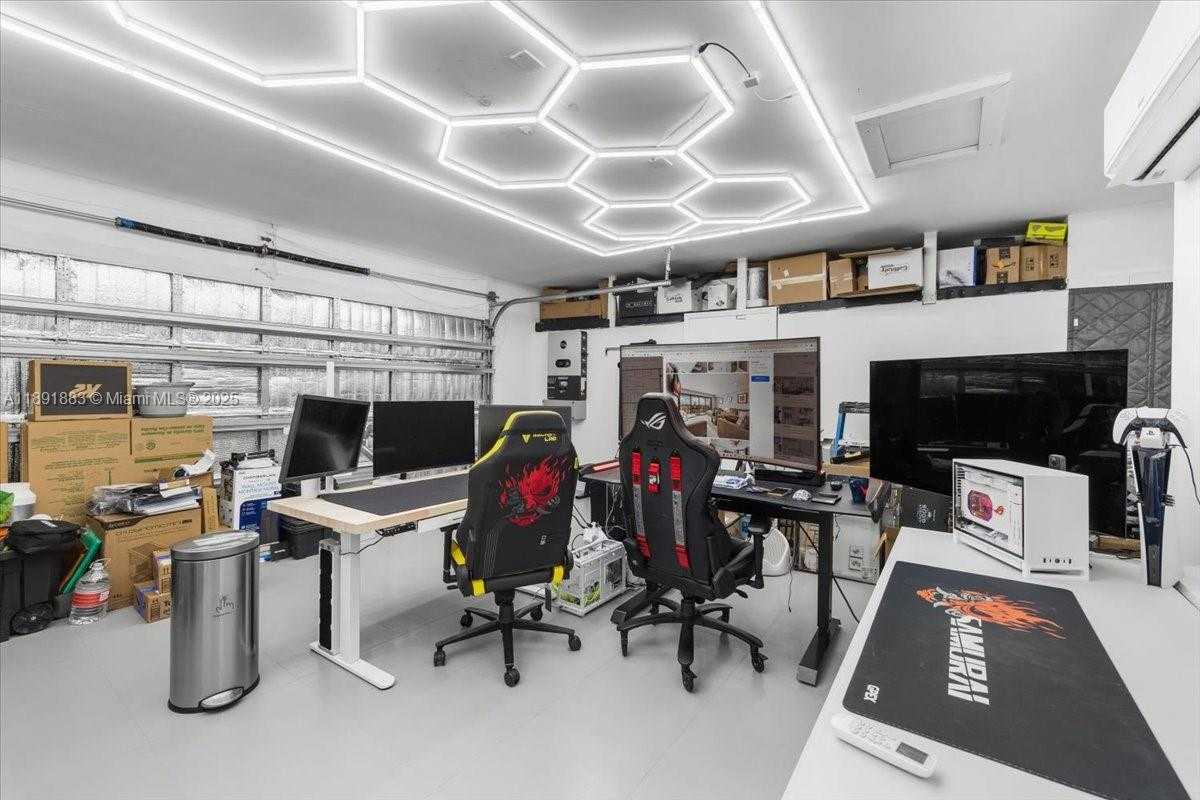 Small Image of 7150 SOUTH WEST 77TH PL, Miami Number 24