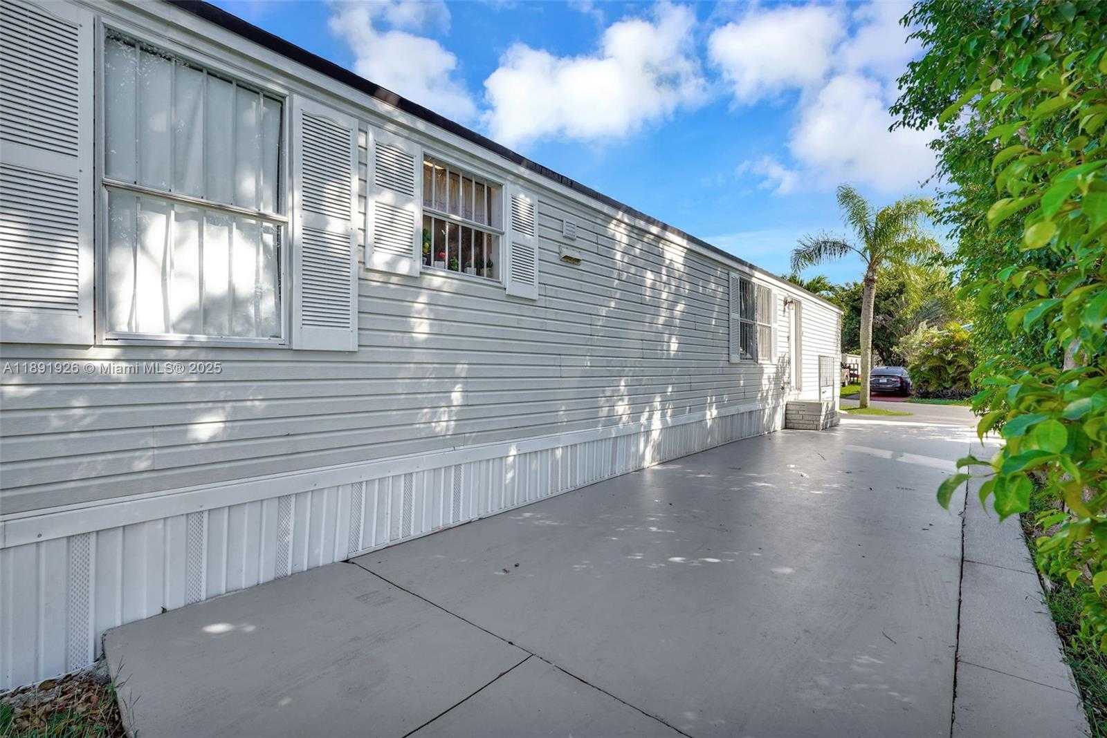 Small Image of 28501 152ND AVE LOT 102, Homestead Number 40