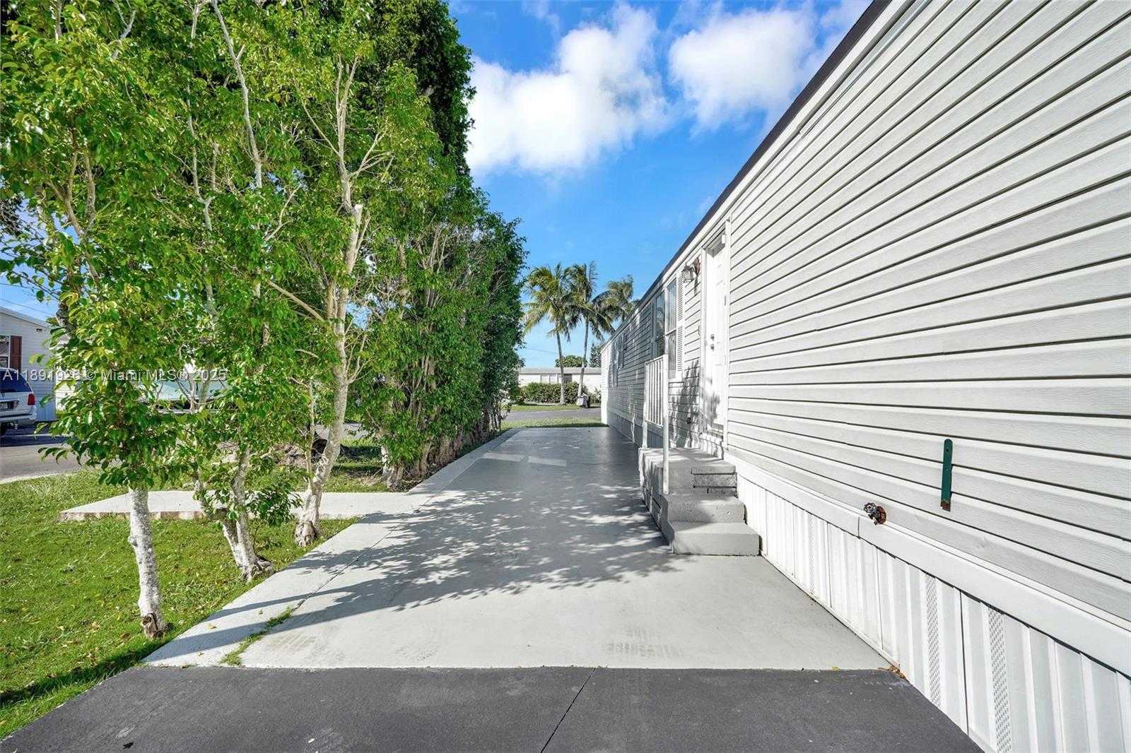 Small Image of 28501 152ND AVE LOT 102, Homestead Number 41