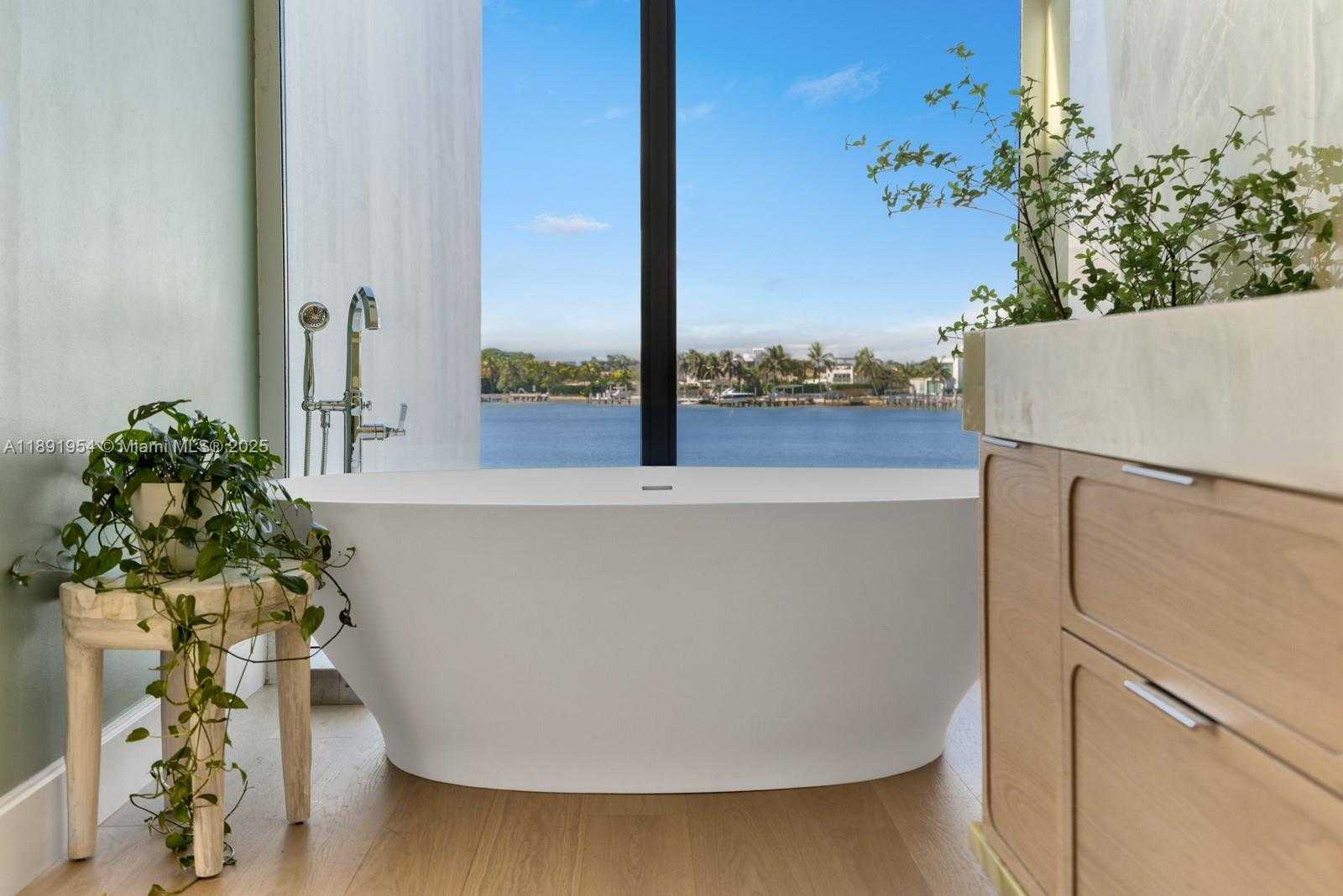 Small Image of 1155 NORTH BISCAYNE POINT RD, Miami Beach Number 22