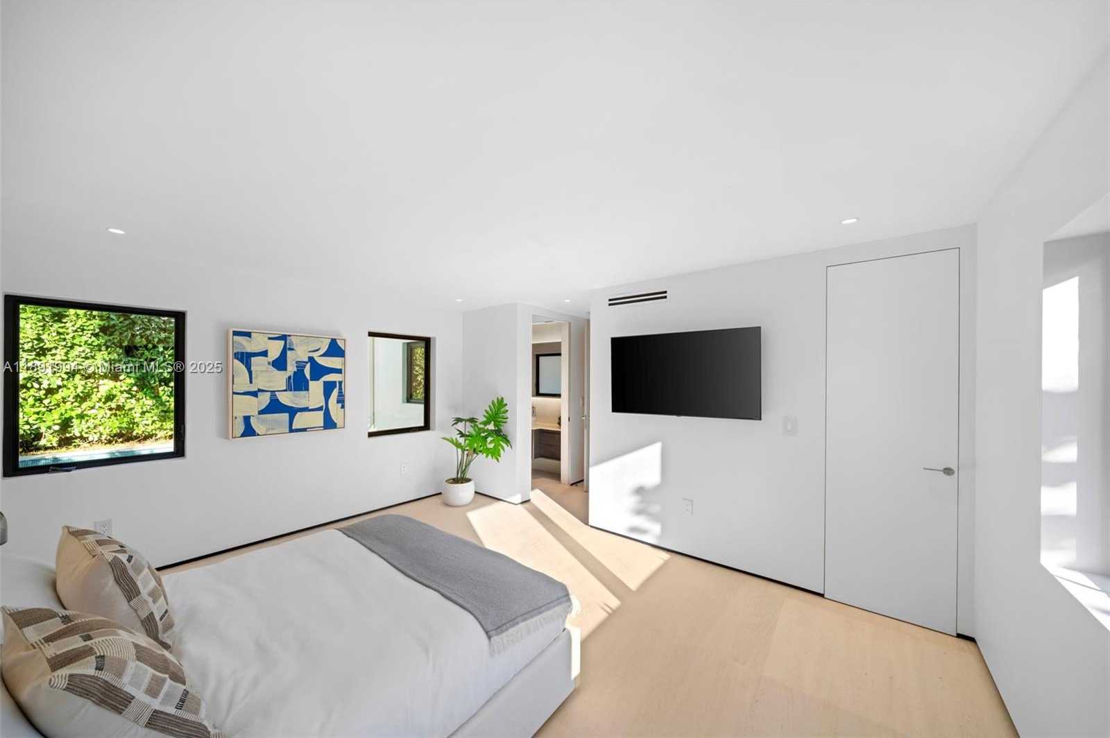 Small Image of 222 EAST RIVO ALTO DR, Miami Beach Number 24