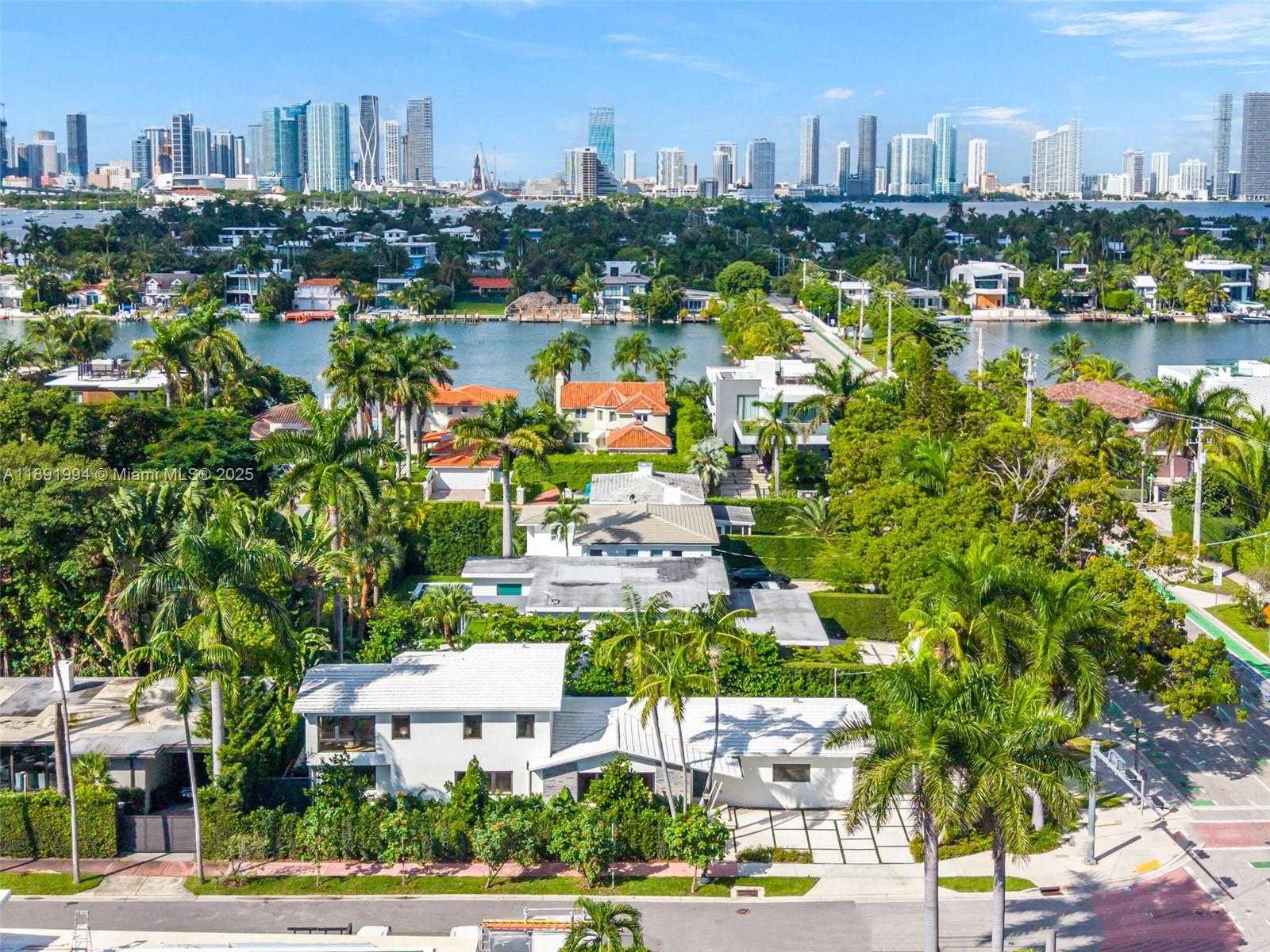 Small Image of 222 EAST RIVO ALTO DR, Miami Beach Number 31