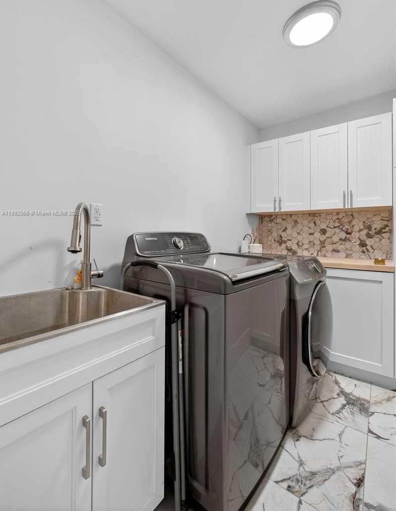 Small Image of 17500 SOUTH WEST 93RD PL, Palmetto Bay Number 15