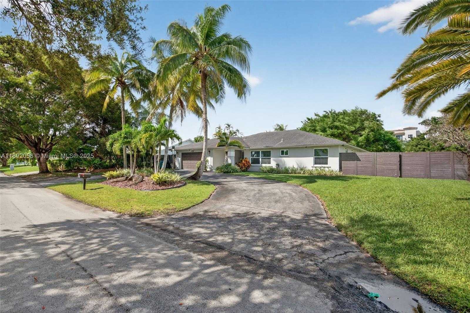 Small Image of 17500 SOUTH WEST 93RD PL, Palmetto Bay Number 3