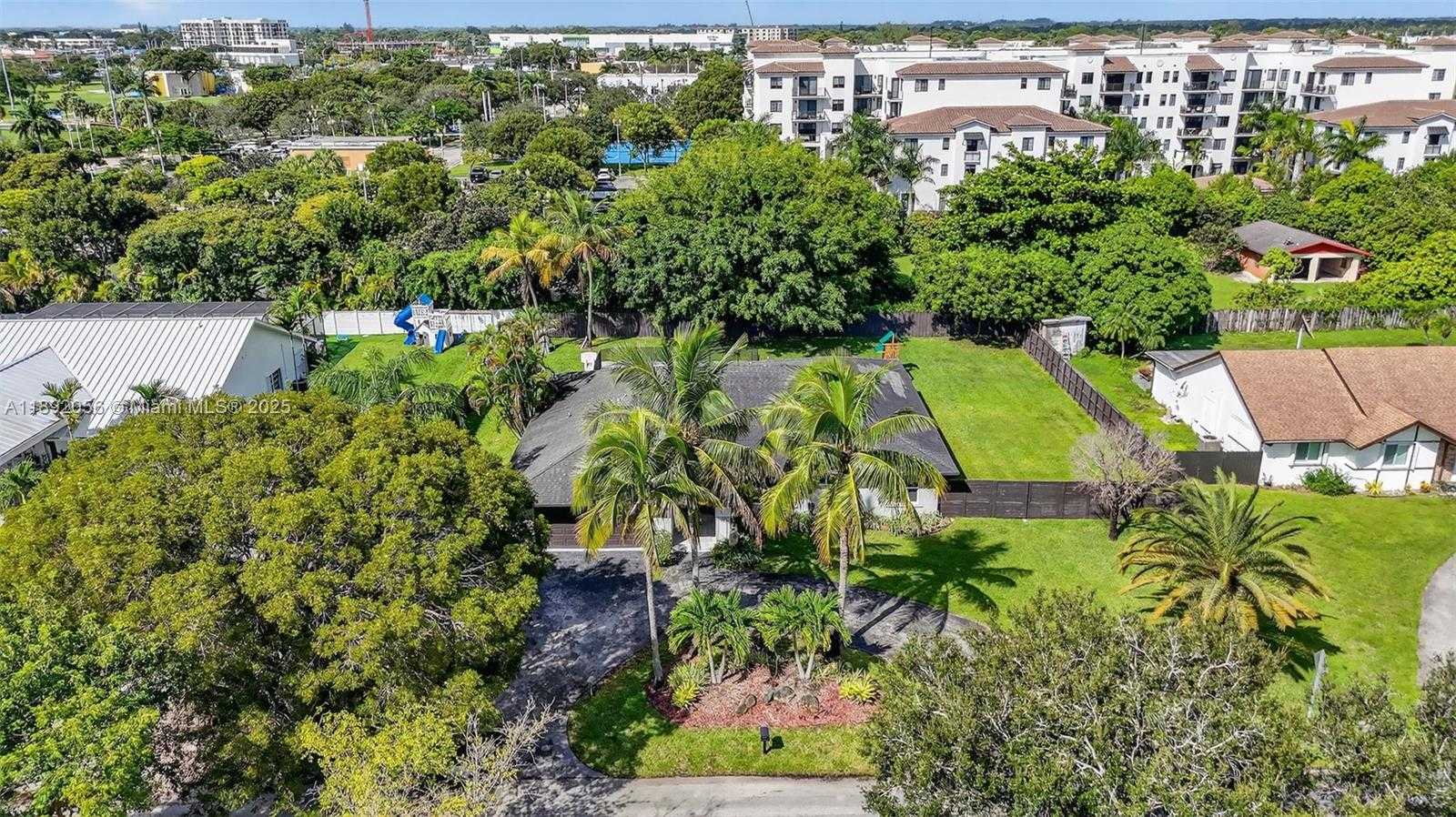 Small Image of 17500 SOUTH WEST 93RD PL, Palmetto Bay Number 46