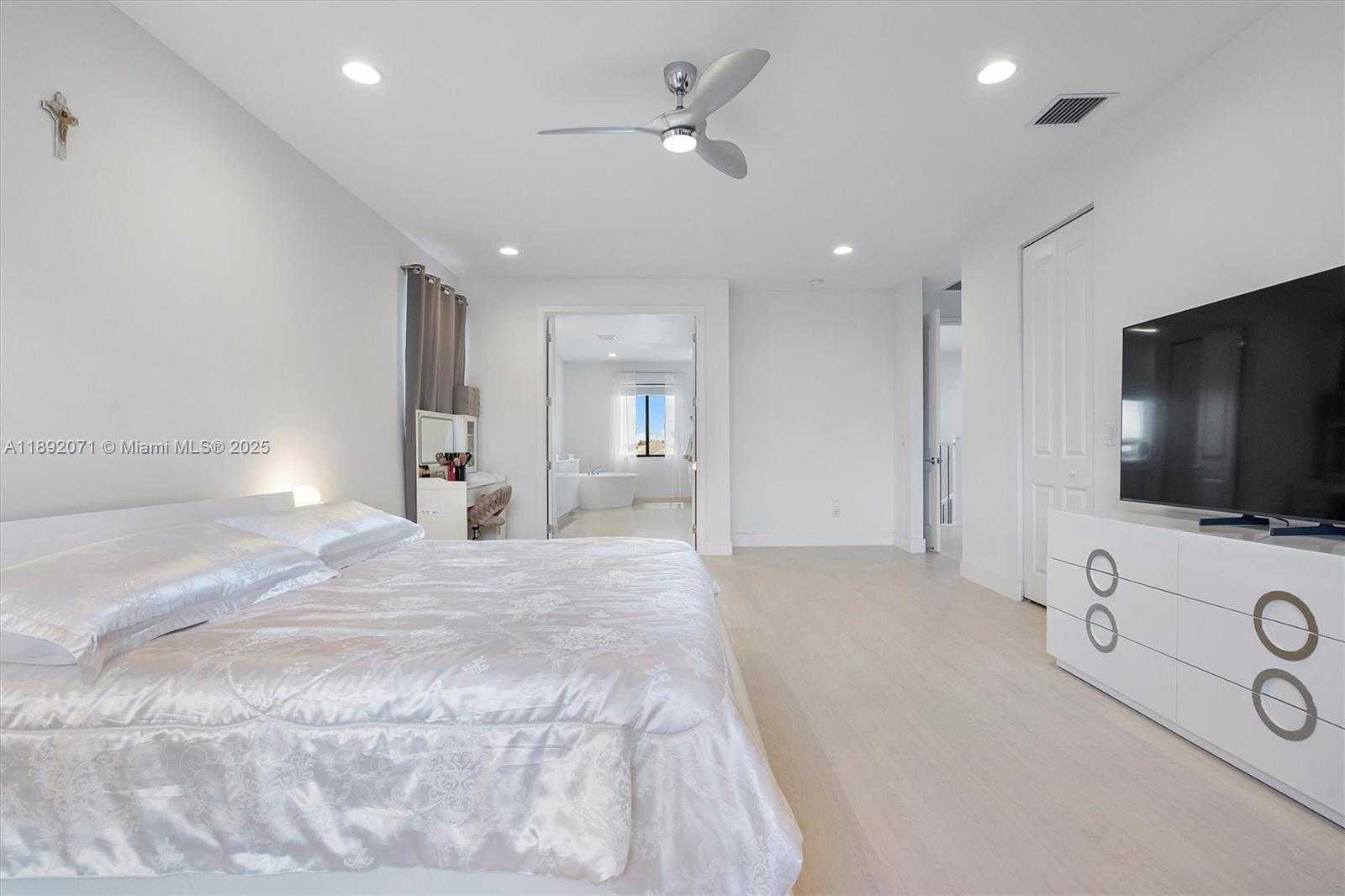 Small Image of 4406 SOUTH WEST 178TH AVE, Miramar Number 4