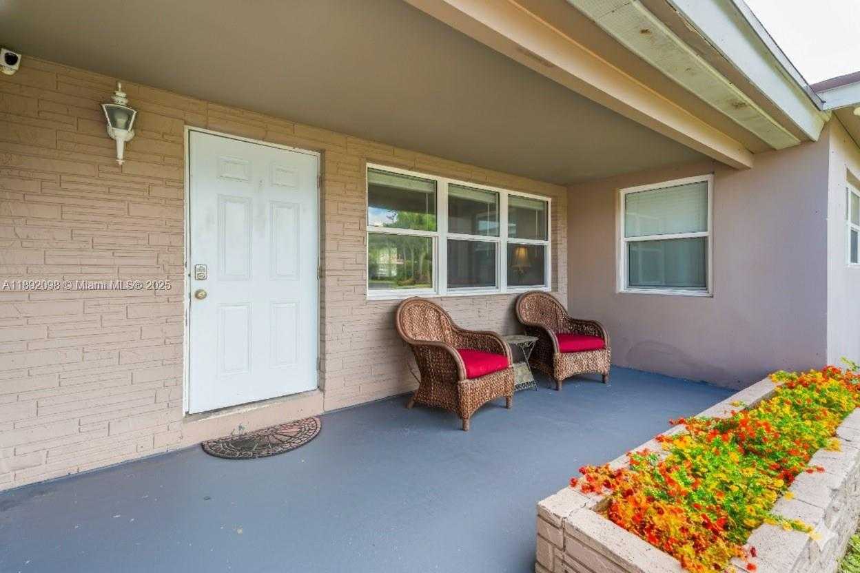 Small Image of 312 NORTH WEST 35TH ST, Oakland Park Number 3