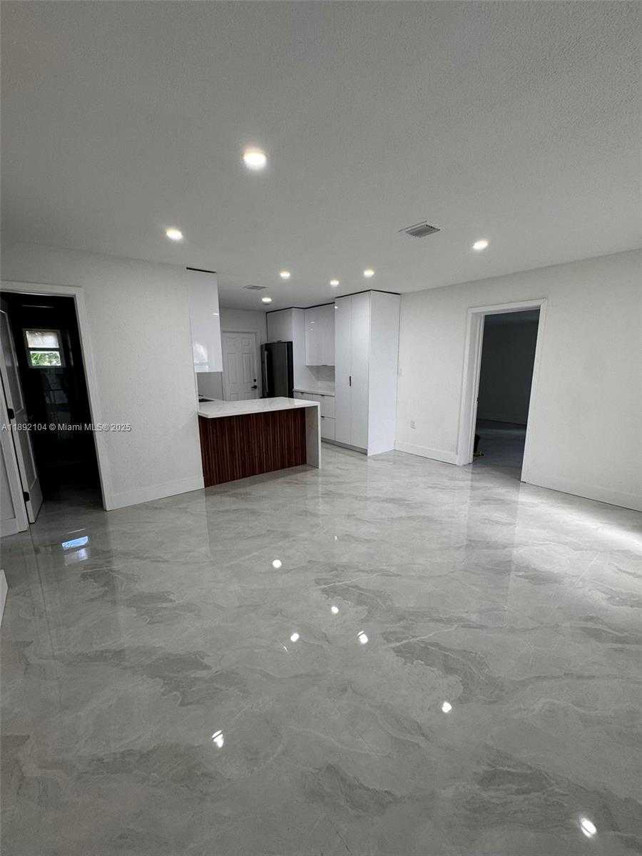 Small Image of 13720 NORTH WEST 4TH CT, North Miami Number 17