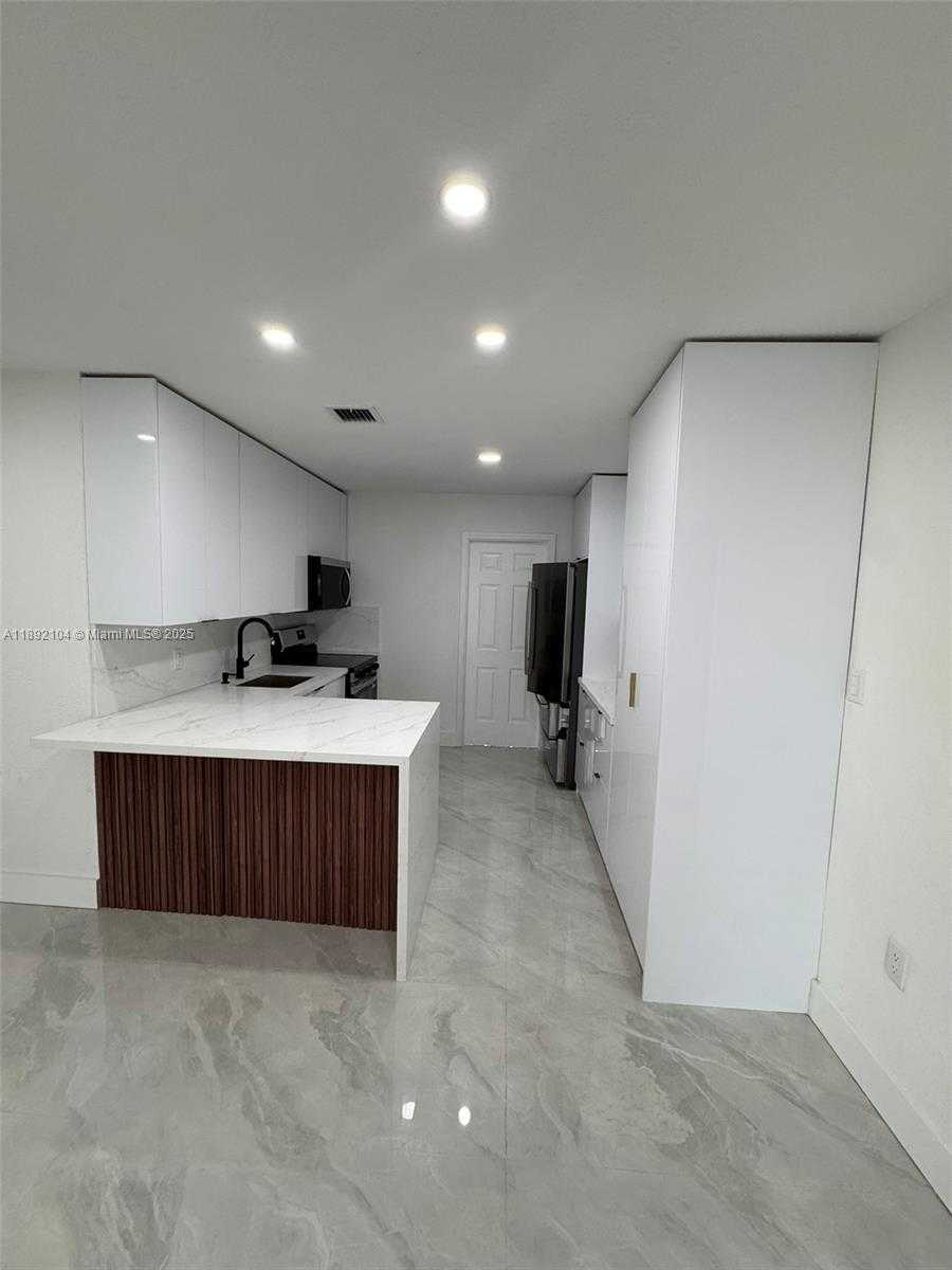 Small Image of 13720 NORTH WEST 4TH CT, North Miami Number 18